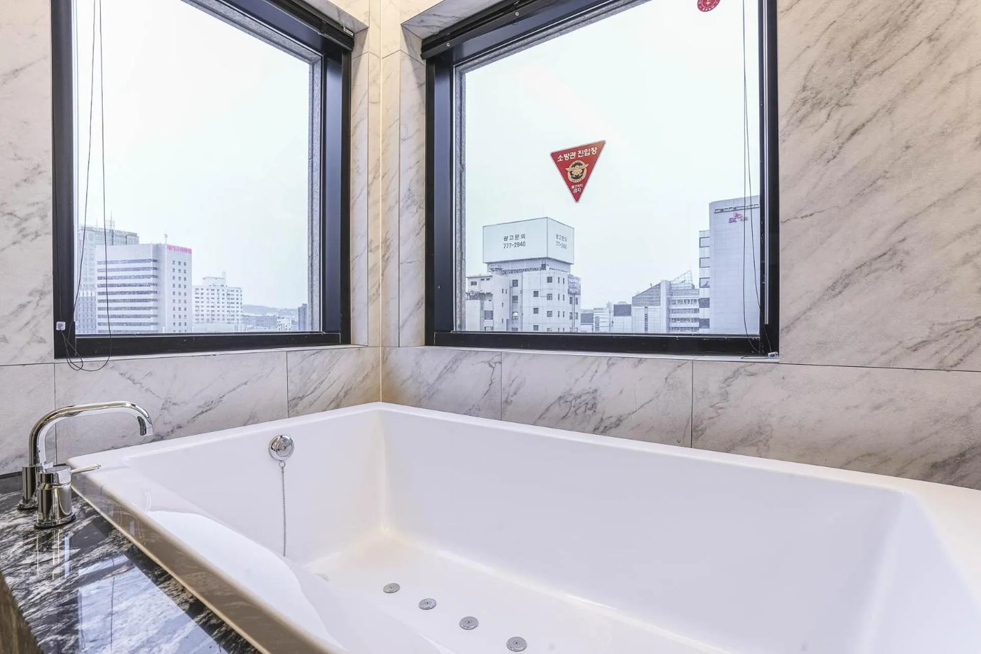 Hot Tub in Heritage31 Hotel