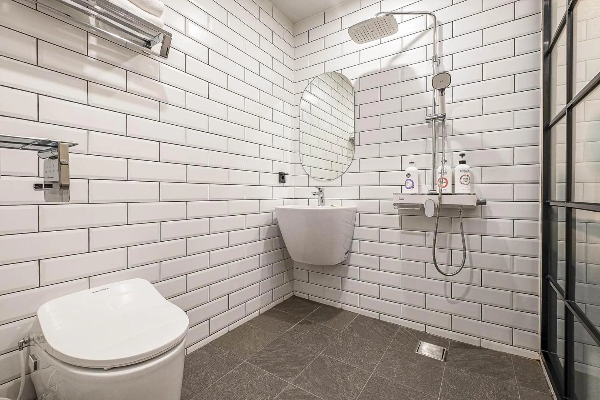 Shower in Heritage31 Hotel