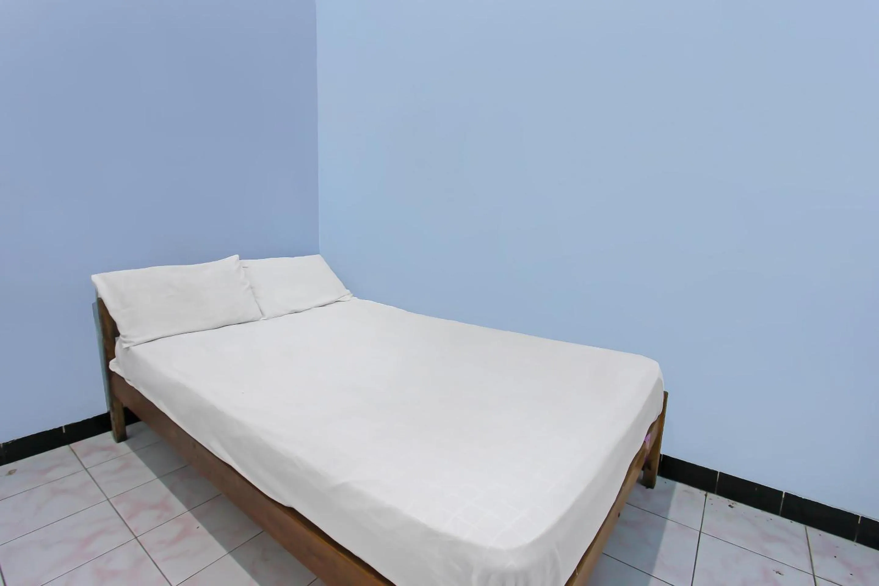 Bedroom, Bed in Hotel O Jati Homestay Near Taman Suranadi