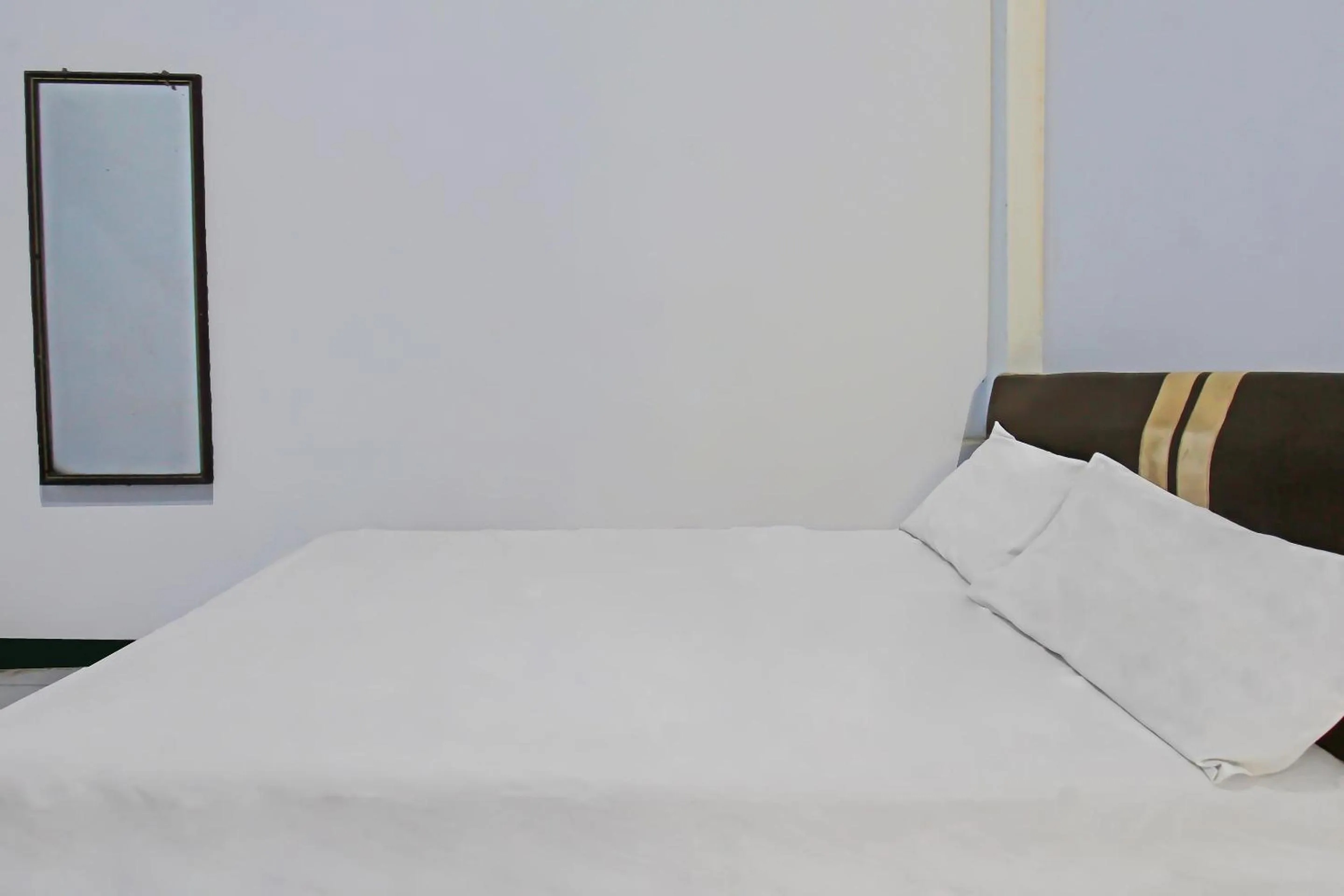 Bedroom, Bed in Hotel O Jati Homestay Near Taman Suranadi