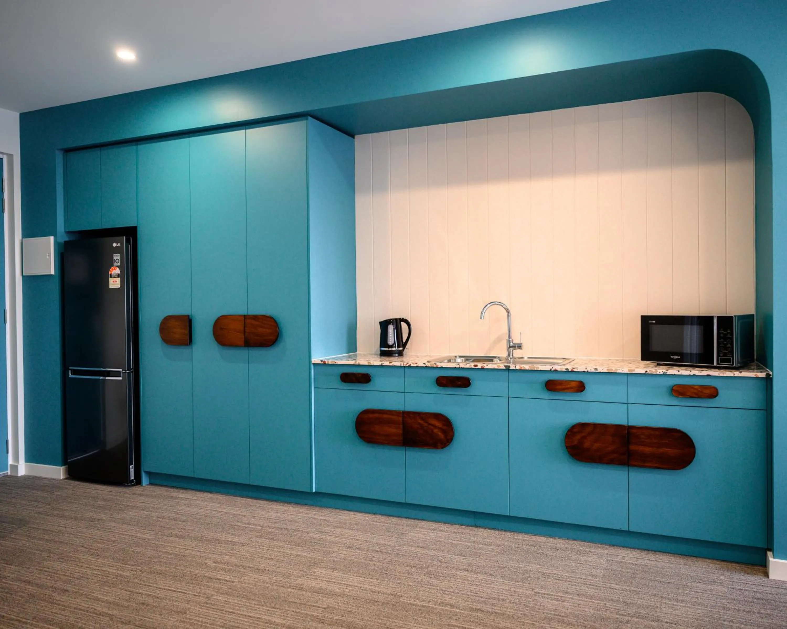 Peninsula Hotel Motel