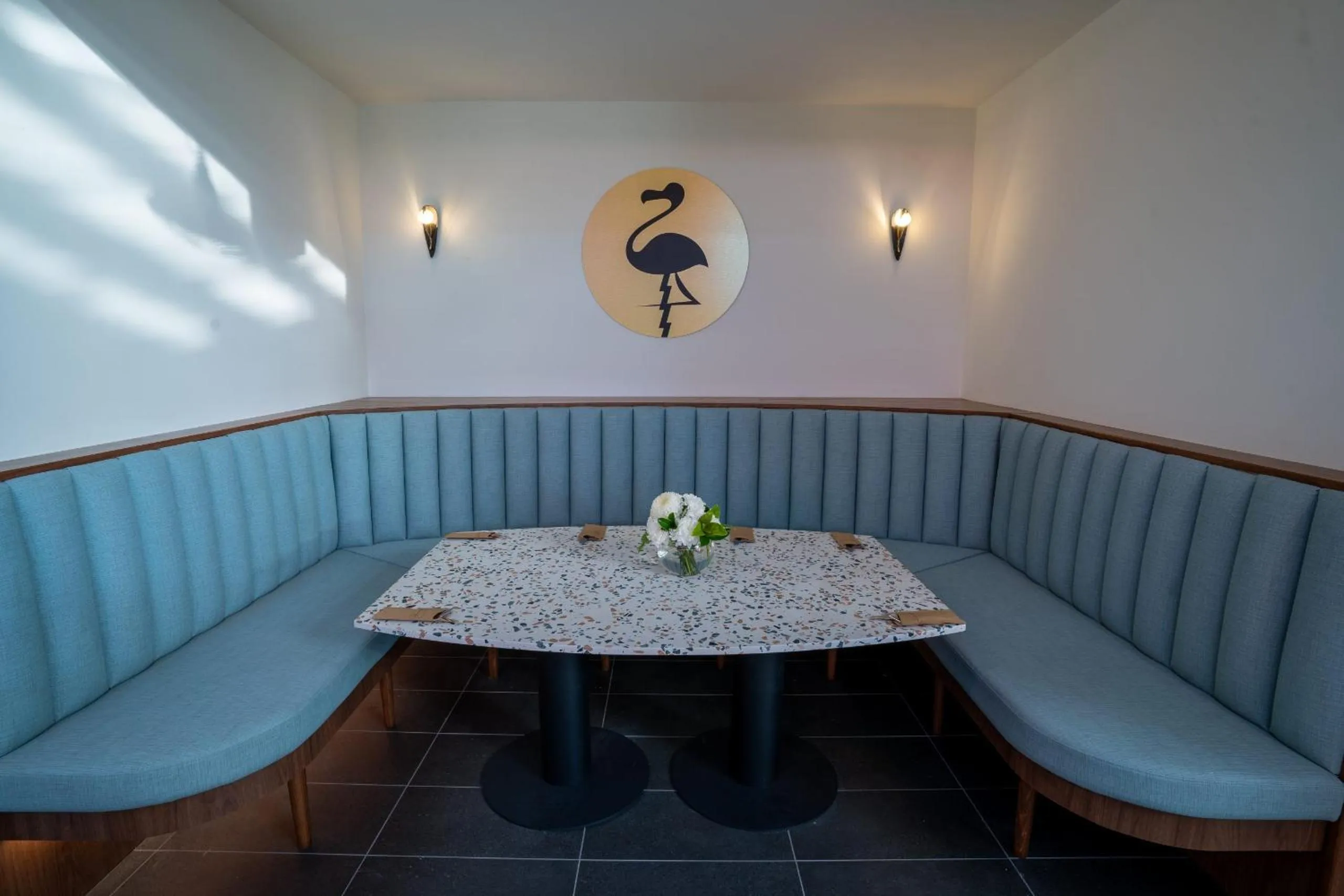 Restaurant/places to eat in Peninsula Hotel Motel