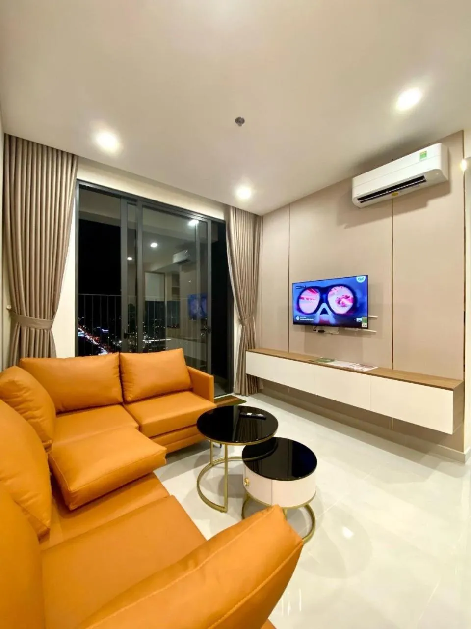 Communal lounge/ TV room in The Emerald Golf View
