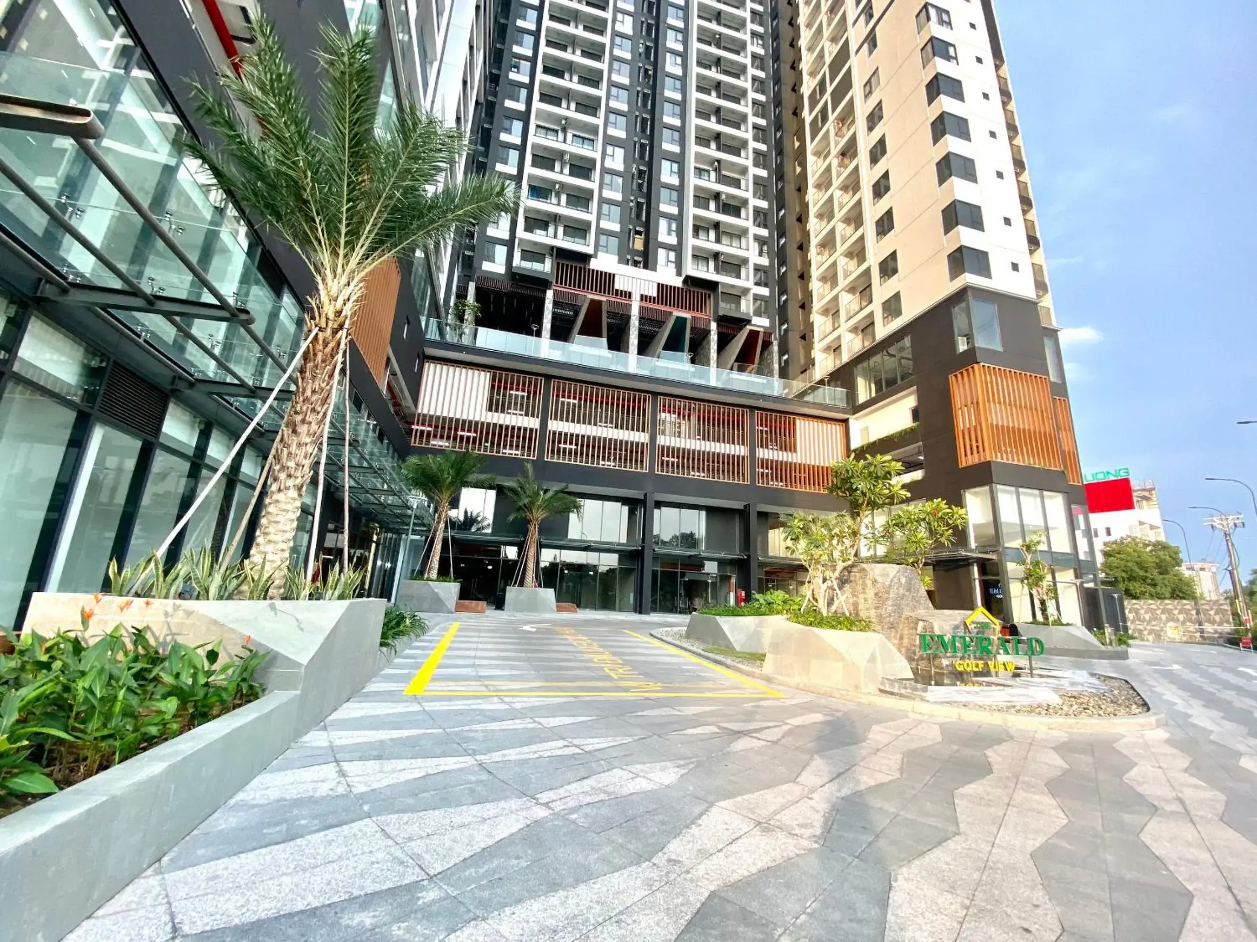 Property building in The Emerald Golf View Property building in The Emerald Golf View