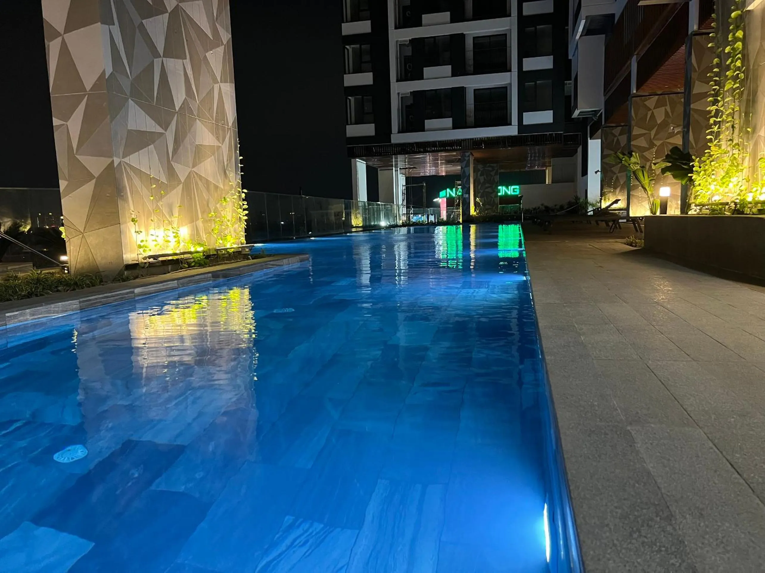 Night in The Emerald Golf View