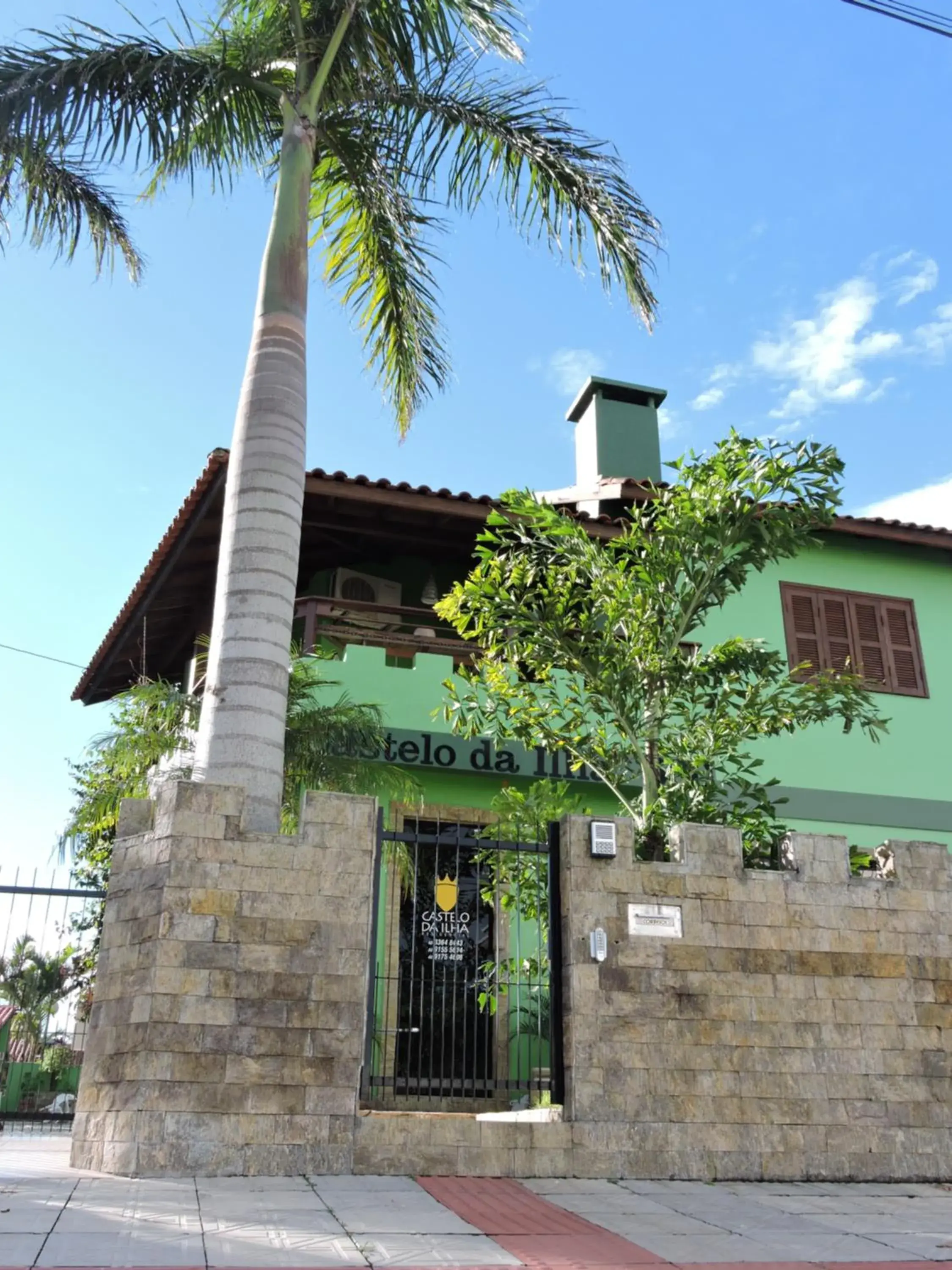 Facade/entrance in Castelo da Ilha Facade/entrance in Castelo da Ilha