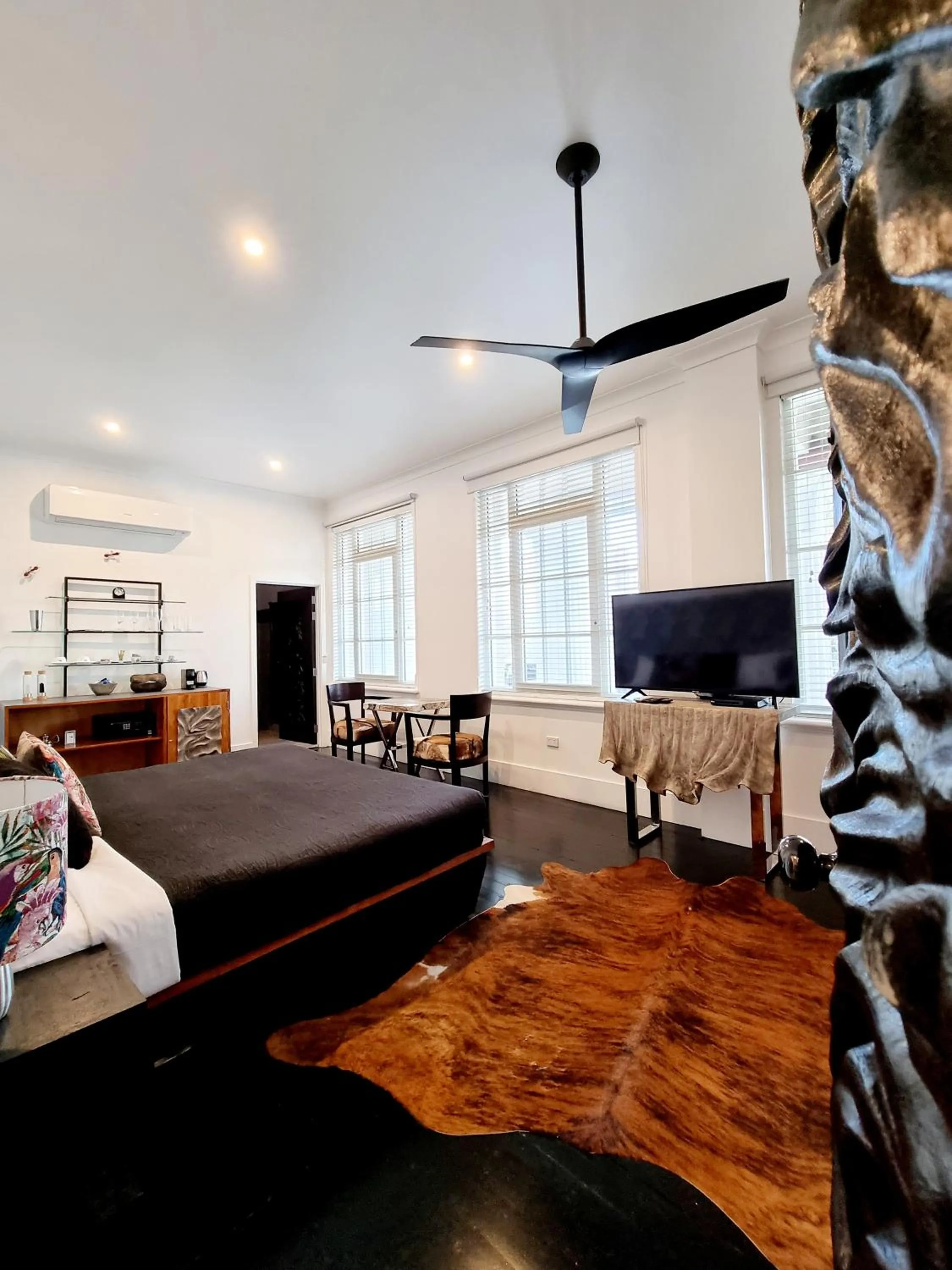 Communal lounge/ TV room, Bed in Circa 1928