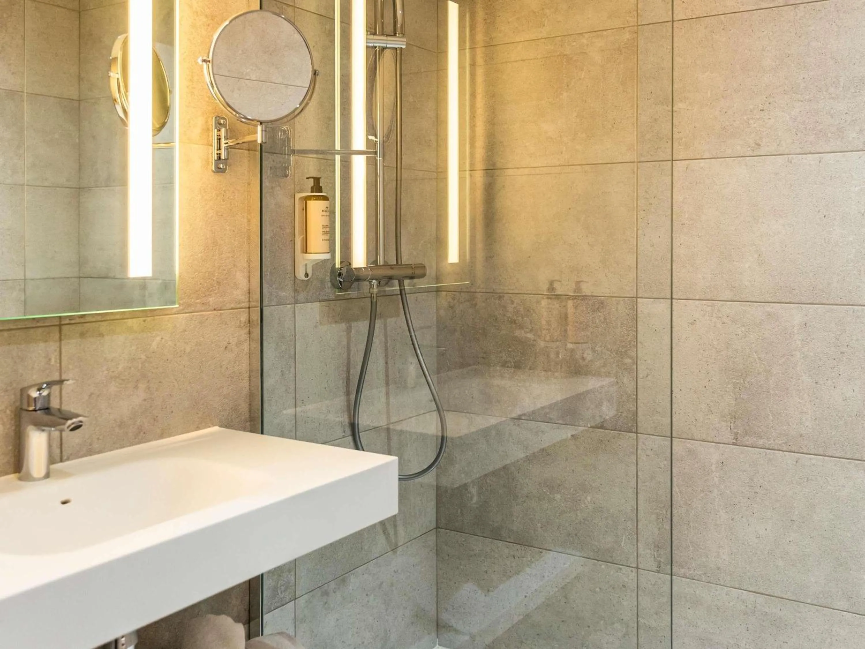 Bedroom in Mercure Toulouse Aeroport Blagnac