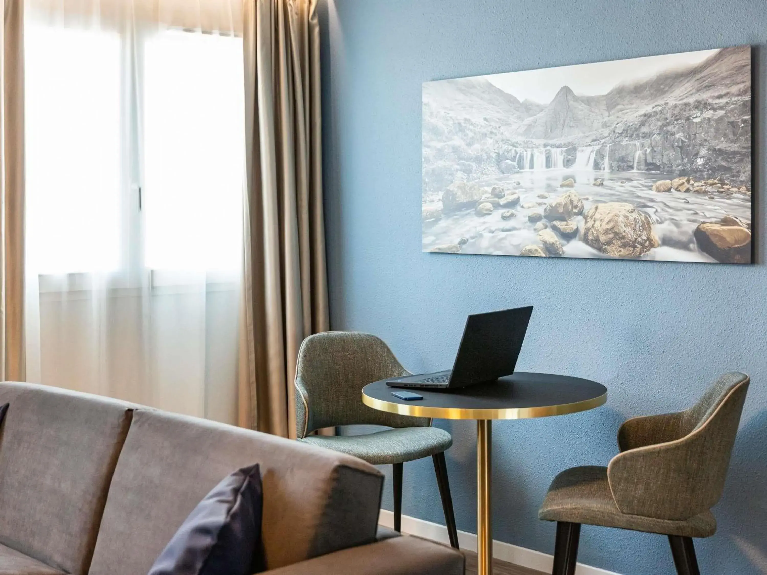 Bedroom in Mercure Toulouse Aeroport Blagnac Bedroom in Mercure Toulouse Aeroport Blagnac