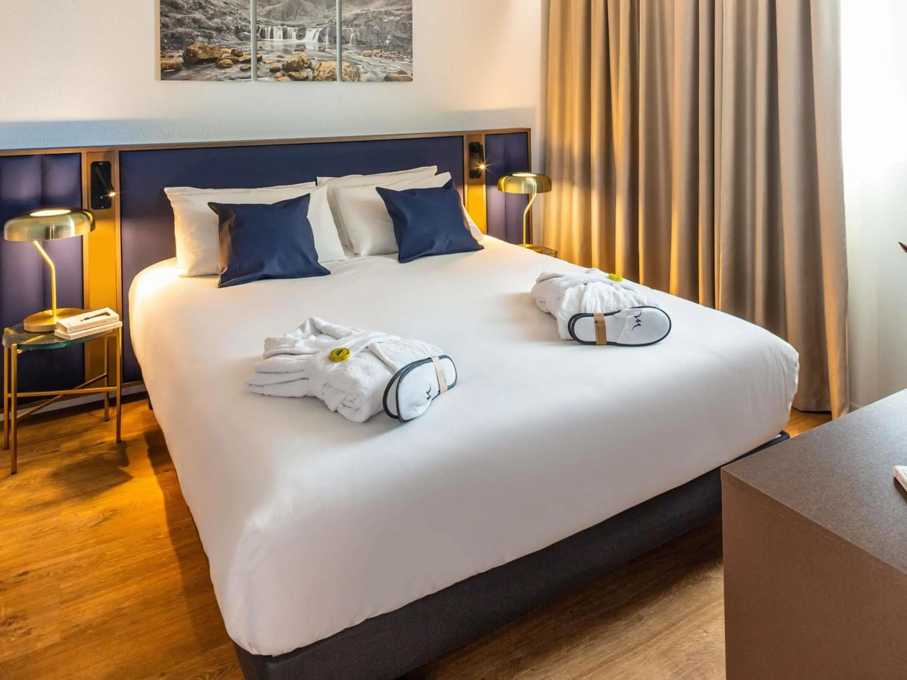 Bedroom, Bed in Mercure Toulouse Aeroport Blagnac Bedroom, Bed in Mercure Toulouse Aeroport Blagnac