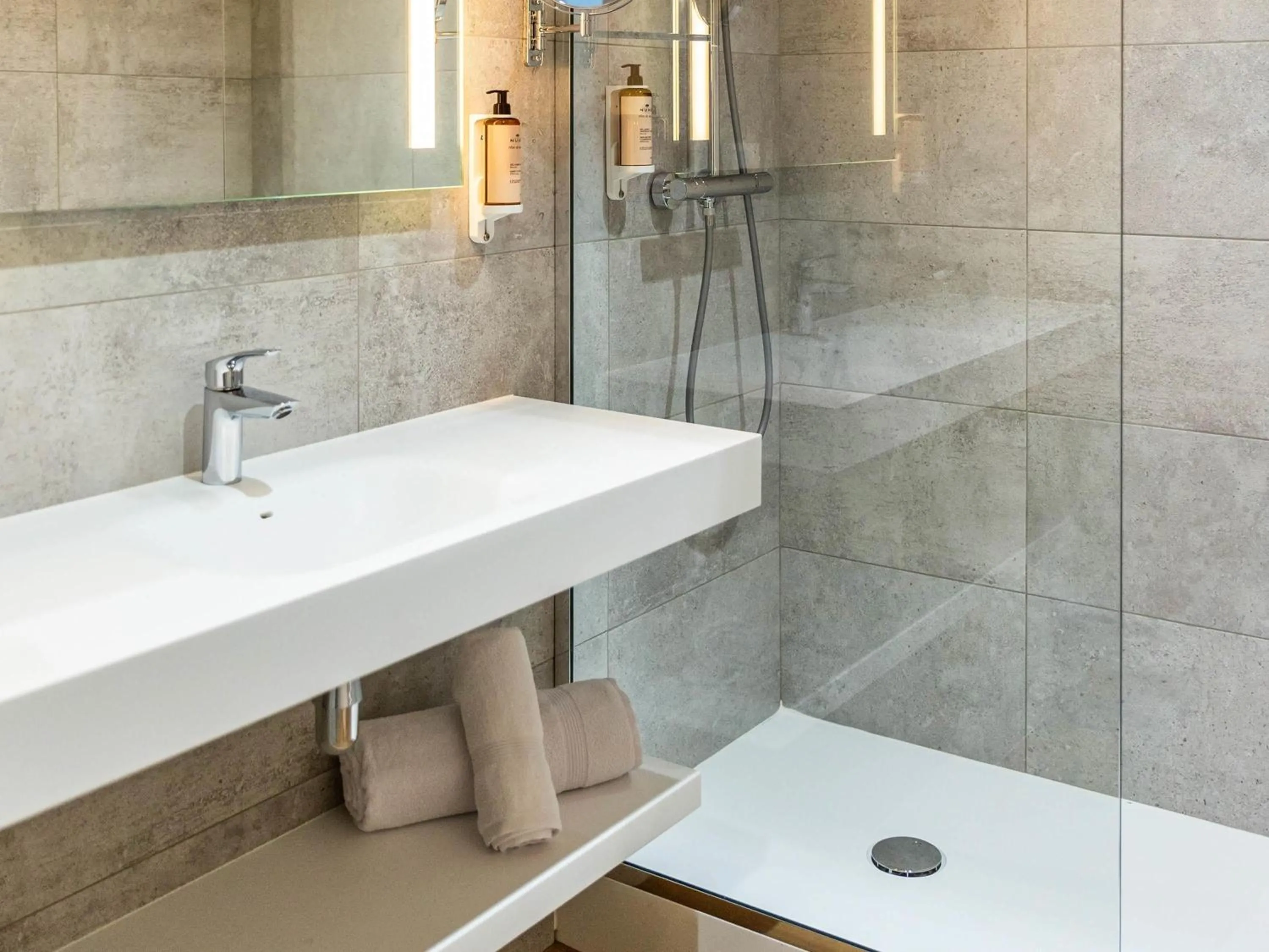 Bedroom in Mercure Toulouse Aeroport Blagnac