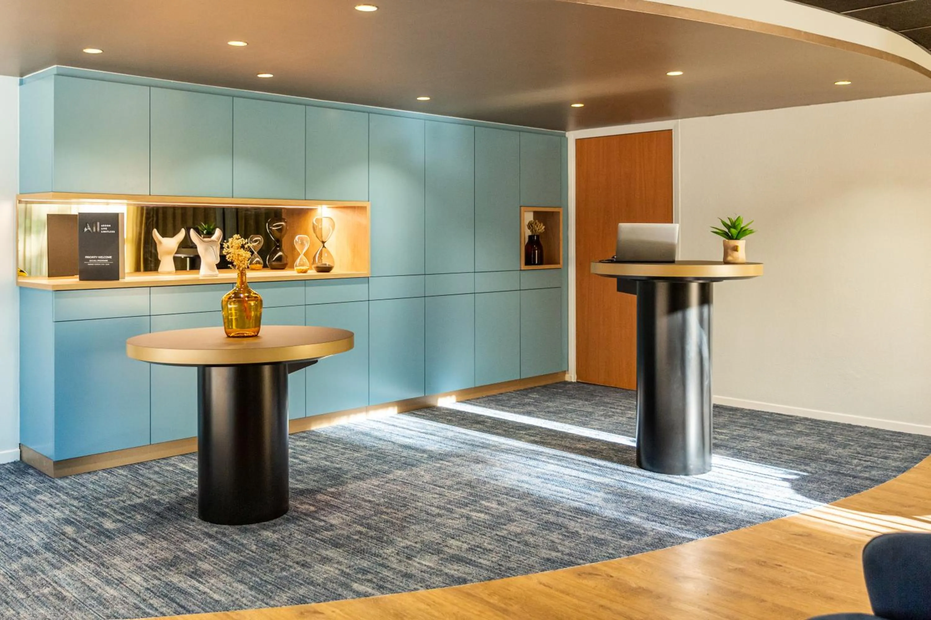 Lobby or reception in Mercure Toulouse Aeroport Blagnac