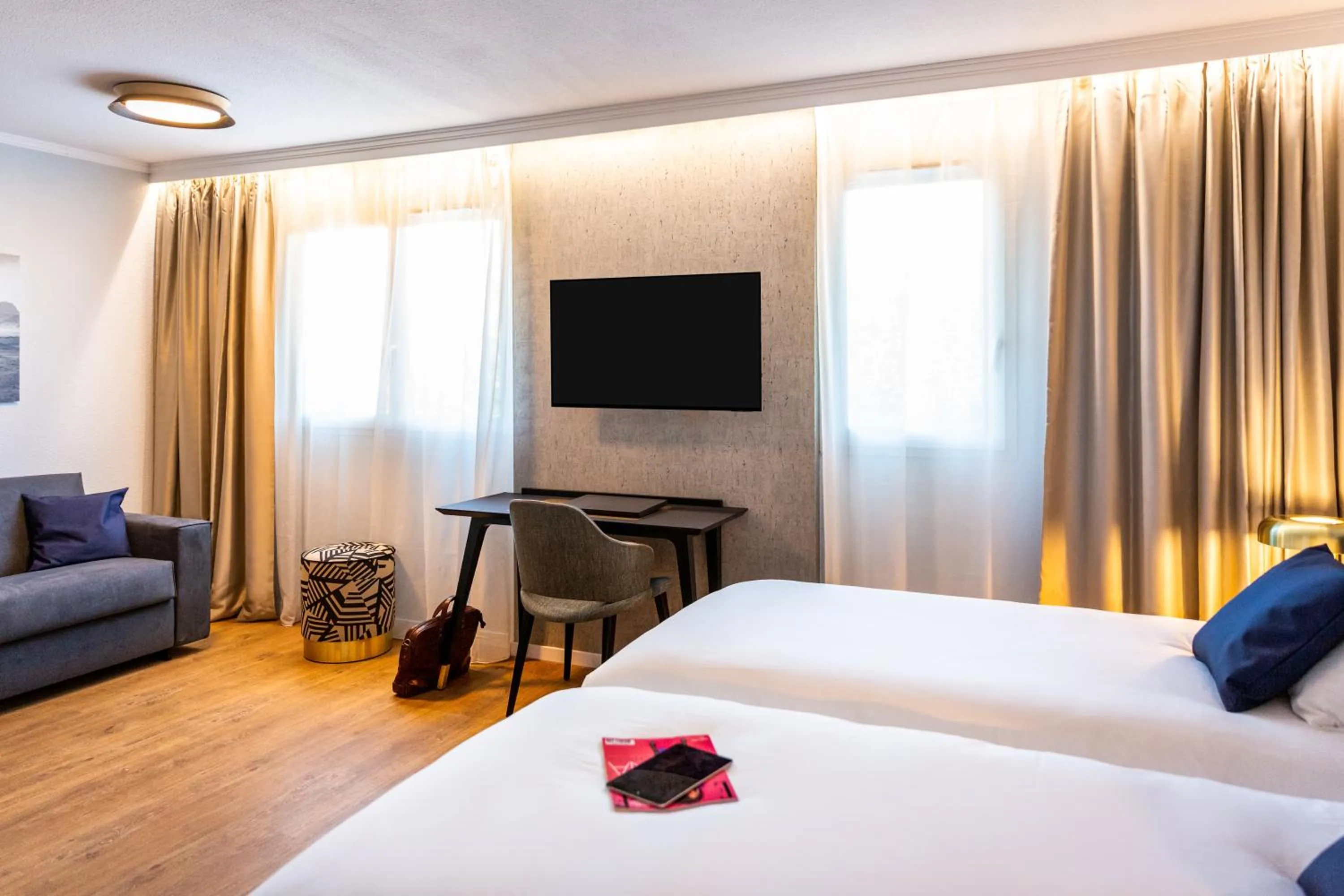 Photo of the whole room, Bed in Mercure Toulouse Aeroport Blagnac
