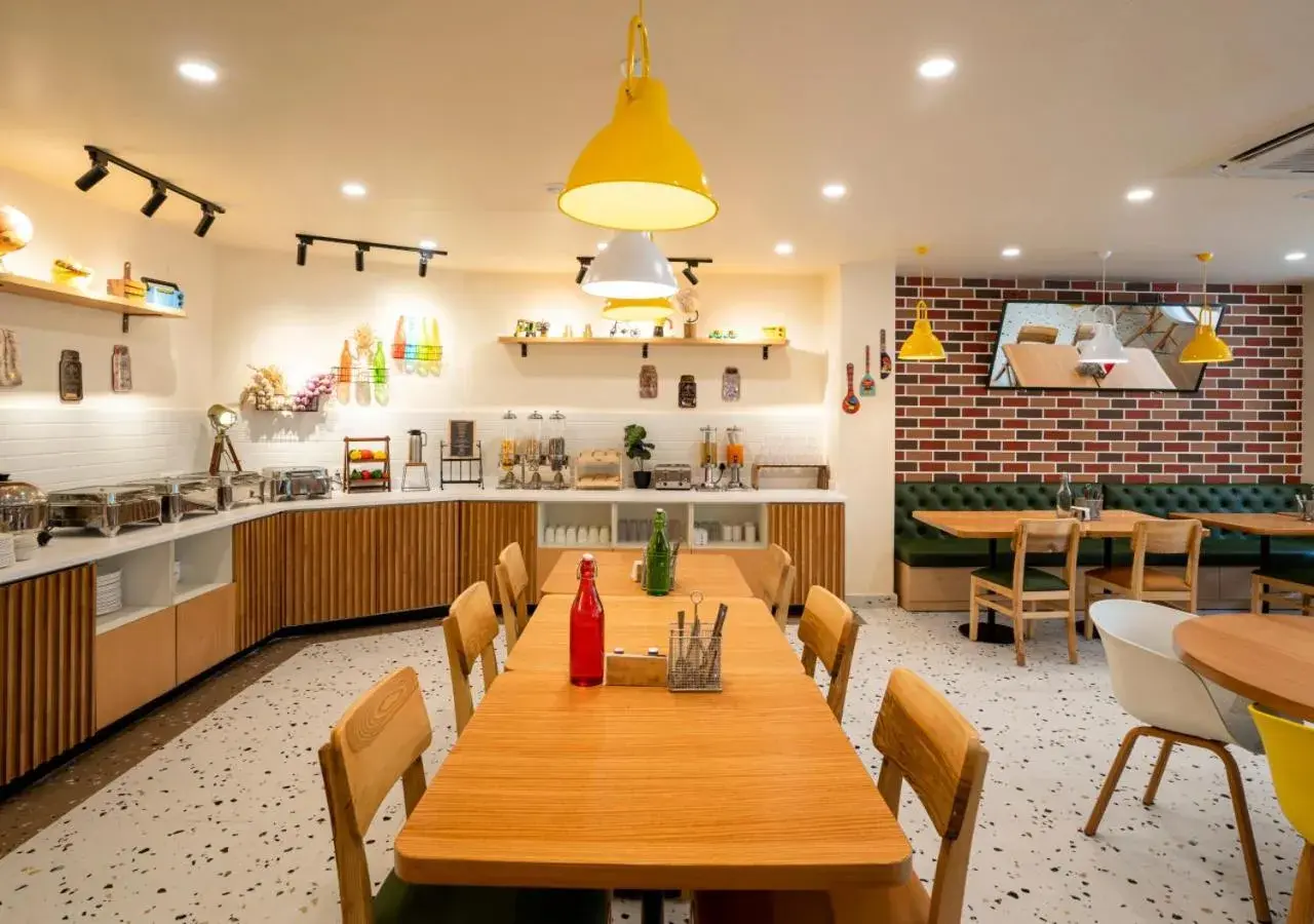 Restaurant/places to eat in Bloom Hotel - Sector 19 Restaurant/places to eat in Bloom Hotel - Sector 19