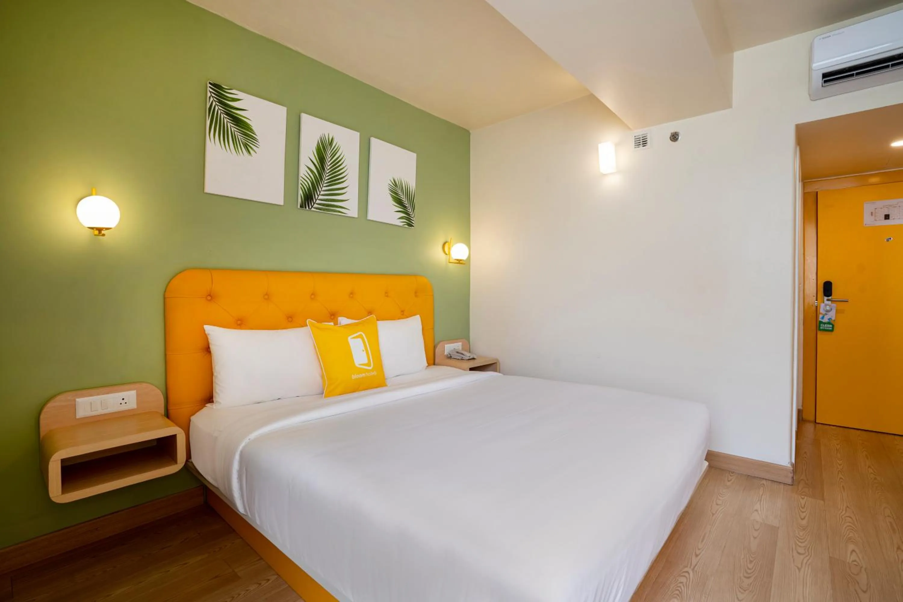 Bedroom, Bed in Bloom Hotel - Sector 19