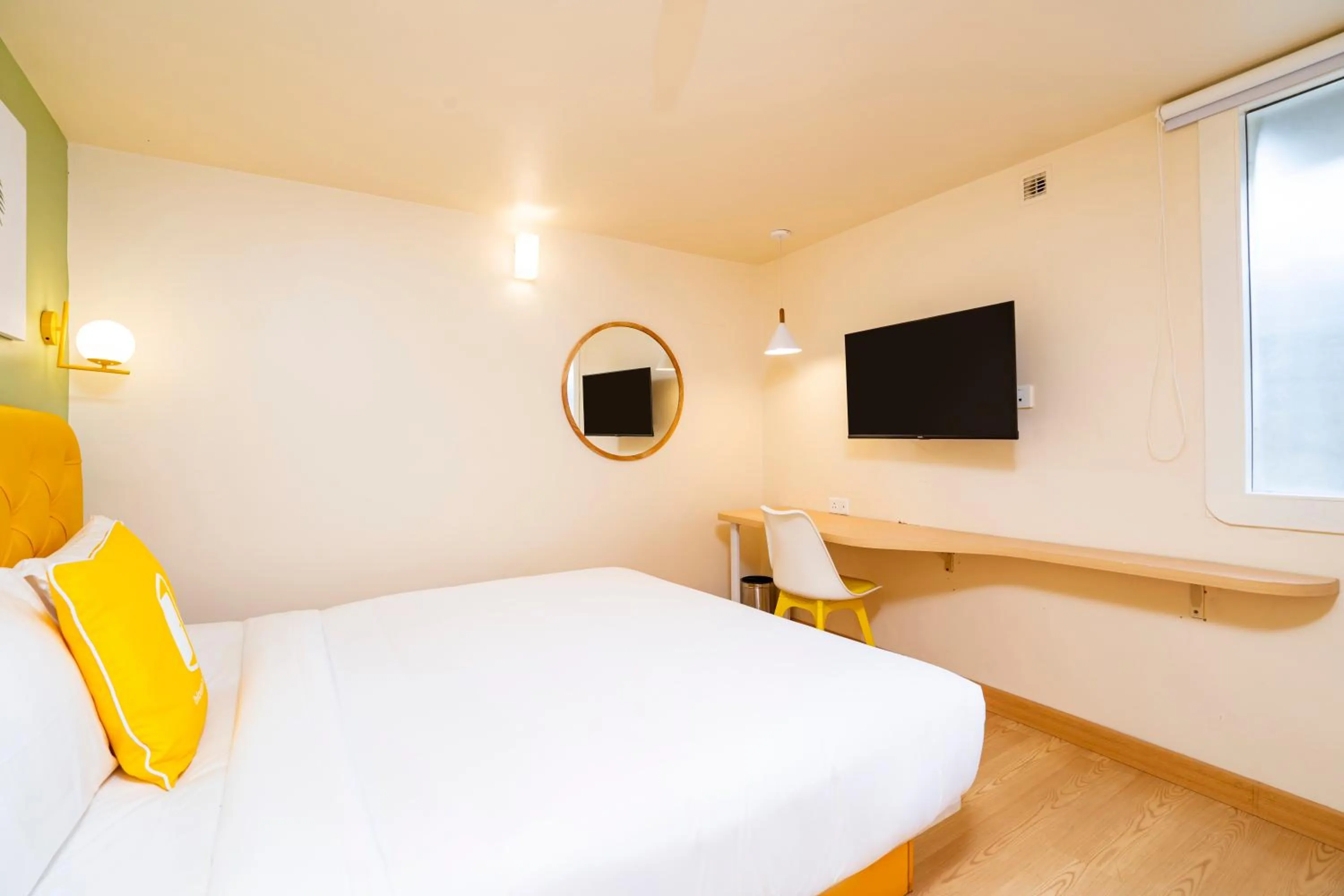 Bedroom, Bed in Bloom Hotel - Sector 19