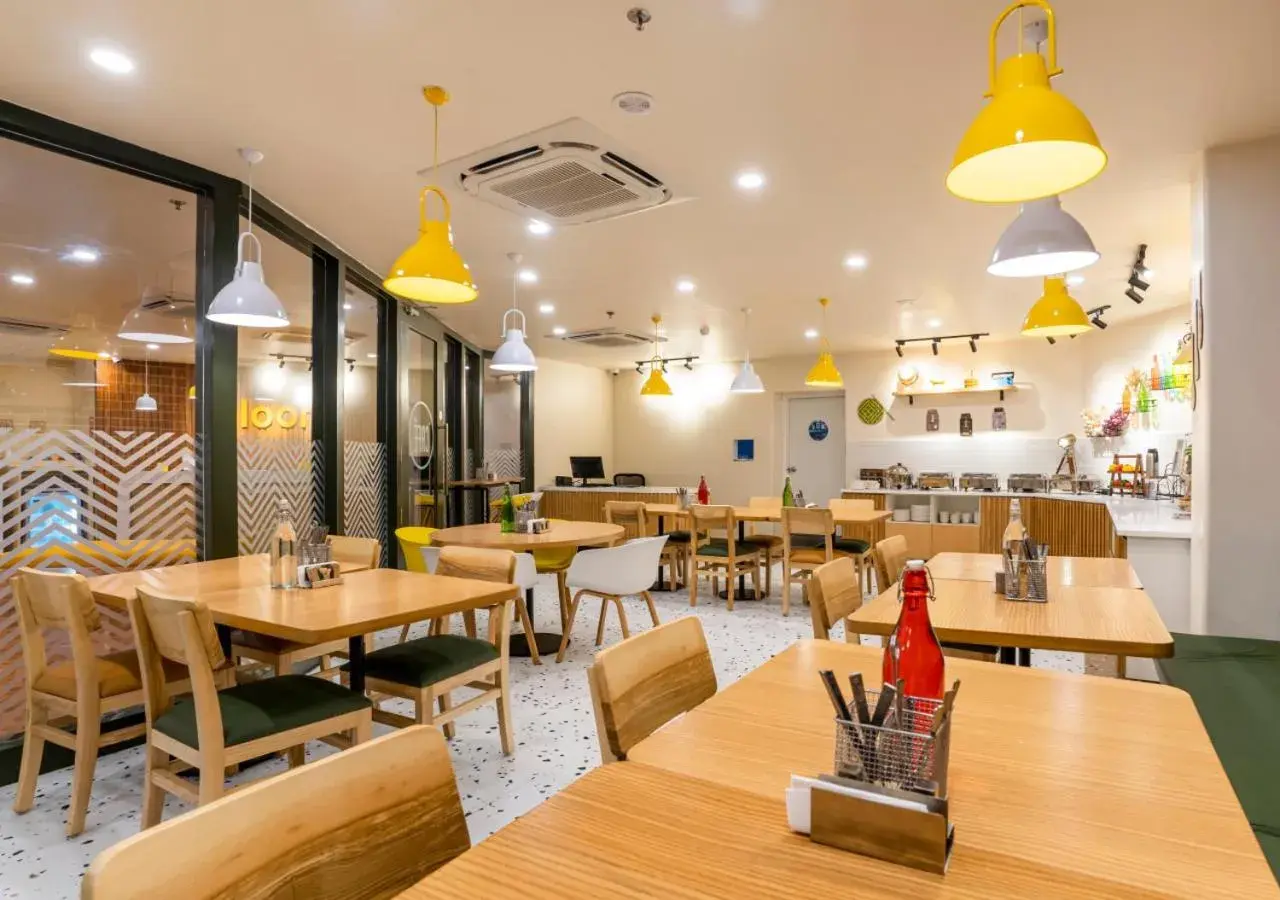 Restaurant/places to eat in Bloom Hotel - Sector 19 Restaurant/places to eat in Bloom Hotel - Sector 19