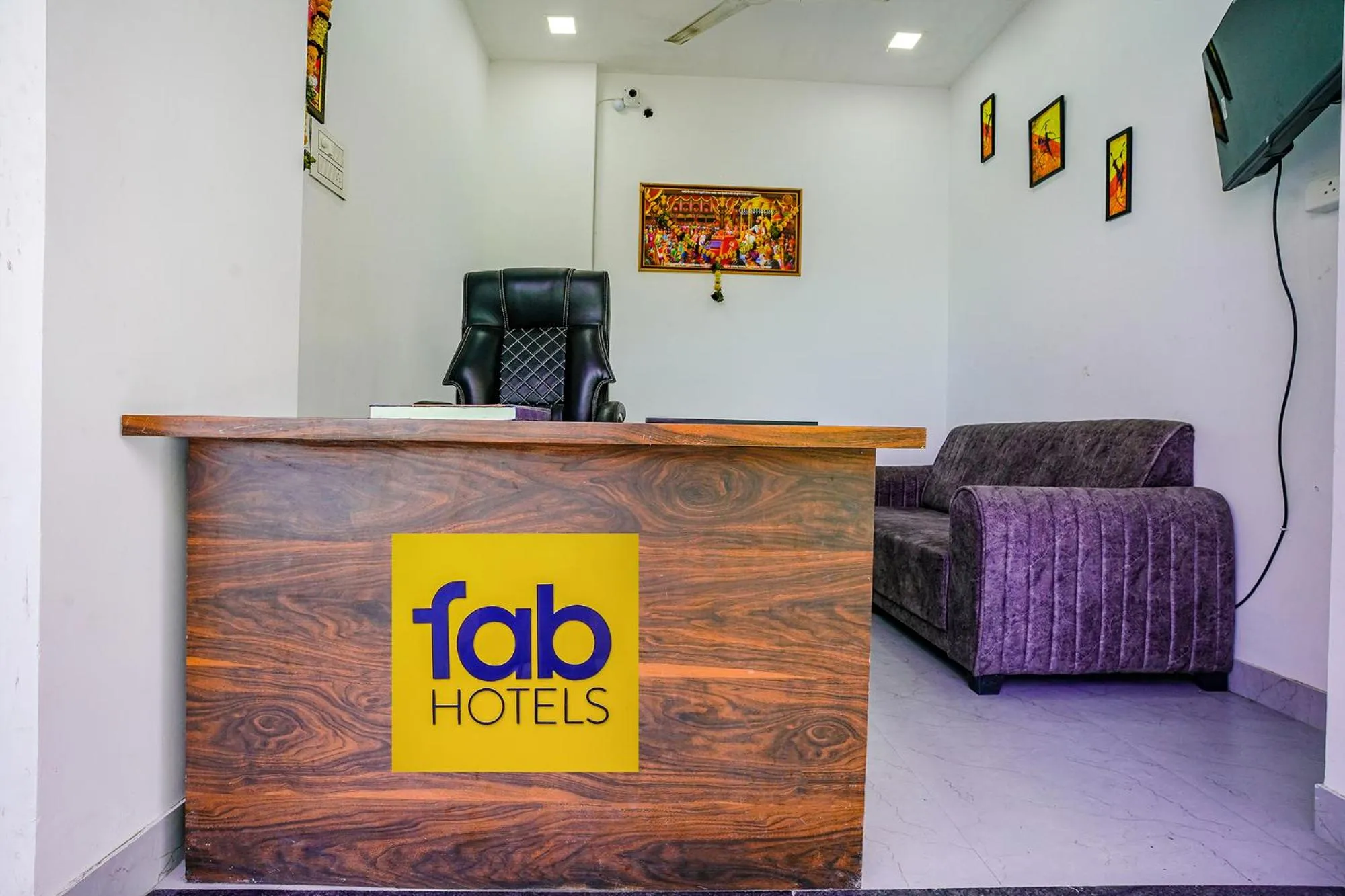 Lobby or reception in FabHotel Crystal Inn - Nr Suvarndeep Chowk