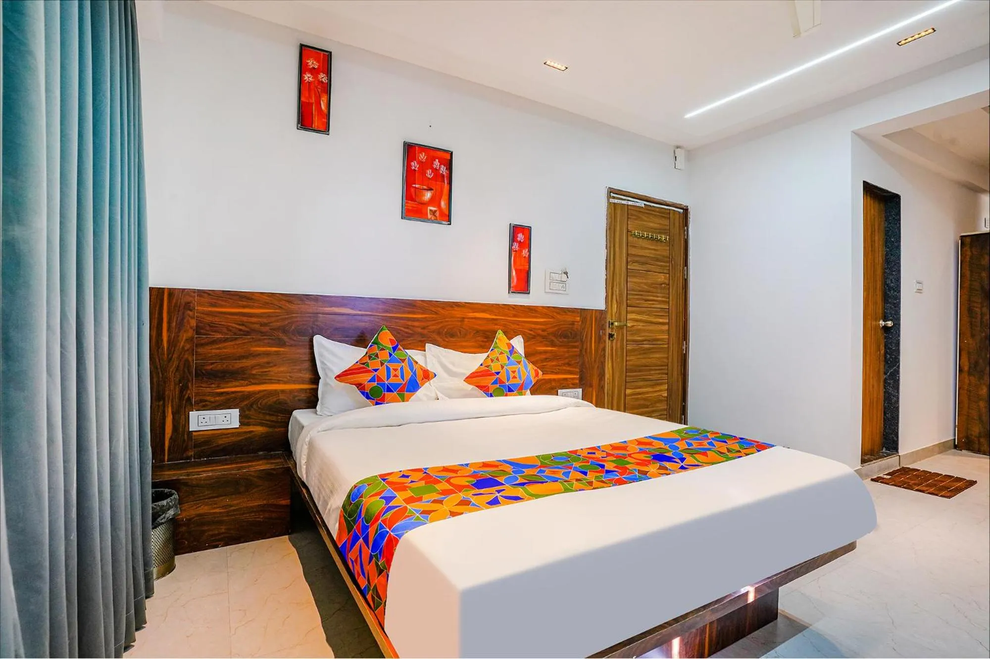 Photo of the whole room, Bed in FabHotel Crystal Inn - Nr Suvarndeep Chowk