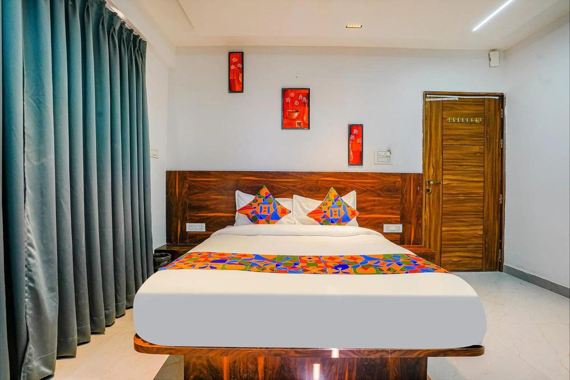 Bed in FabHotel Crystal Inn - Nr Suvarndeep Chowk