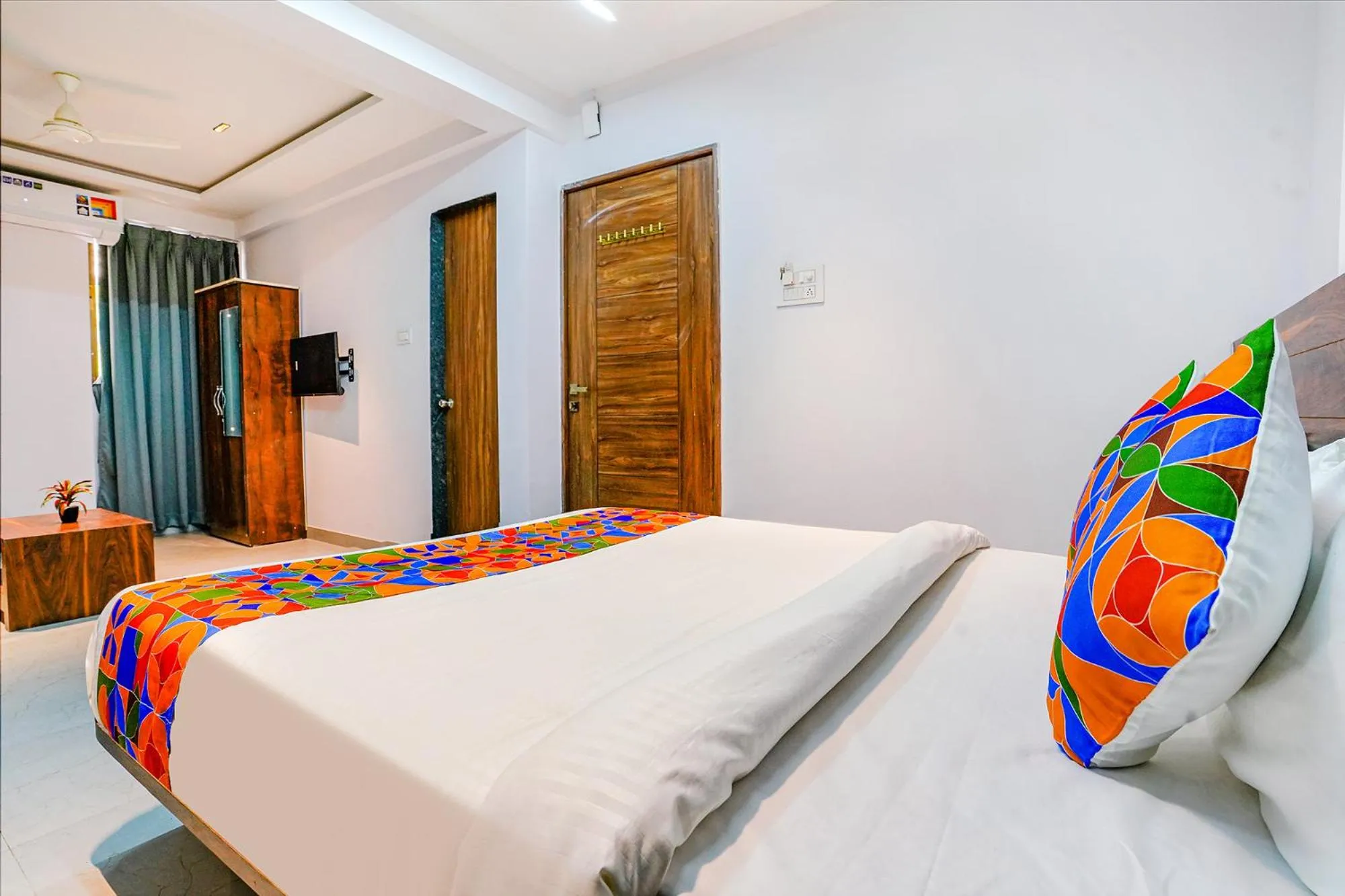 TV and multimedia, Bed in FabHotel Crystal Inn - Nr Suvarndeep Chowk