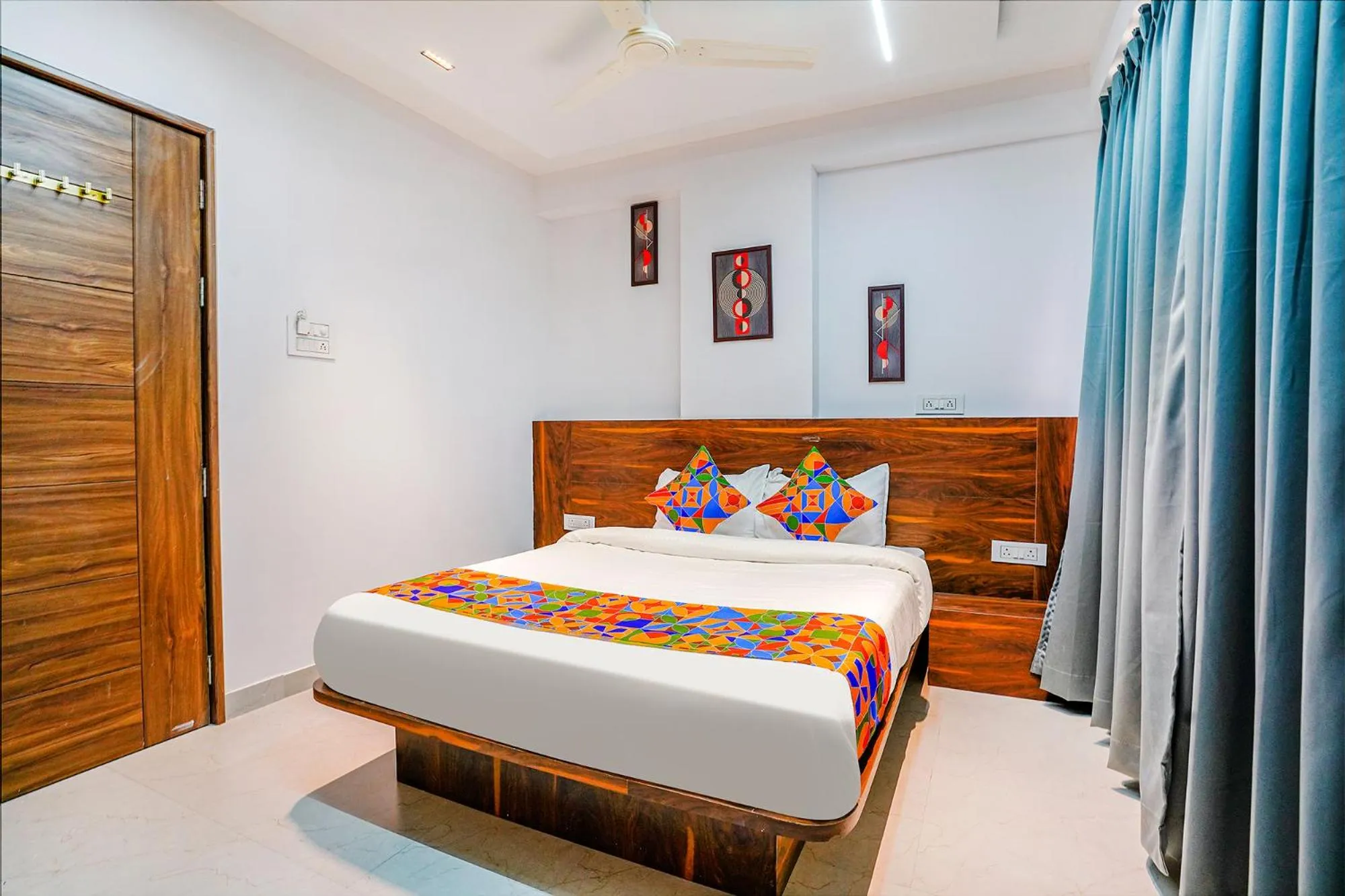Photo of the whole room, Bed in FabHotel Crystal Inn - Nr Suvarndeep Chowk