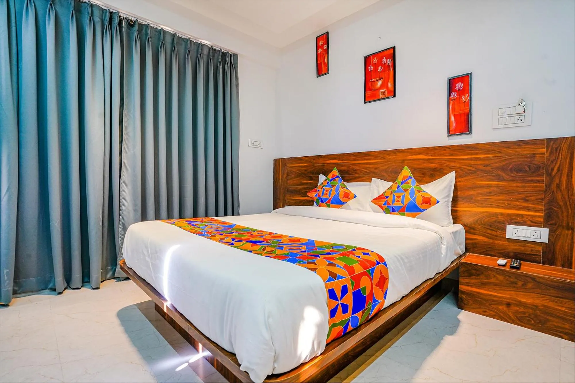 Photo of the whole room, Bed in FabHotel Crystal Inn - Nr Suvarndeep Chowk