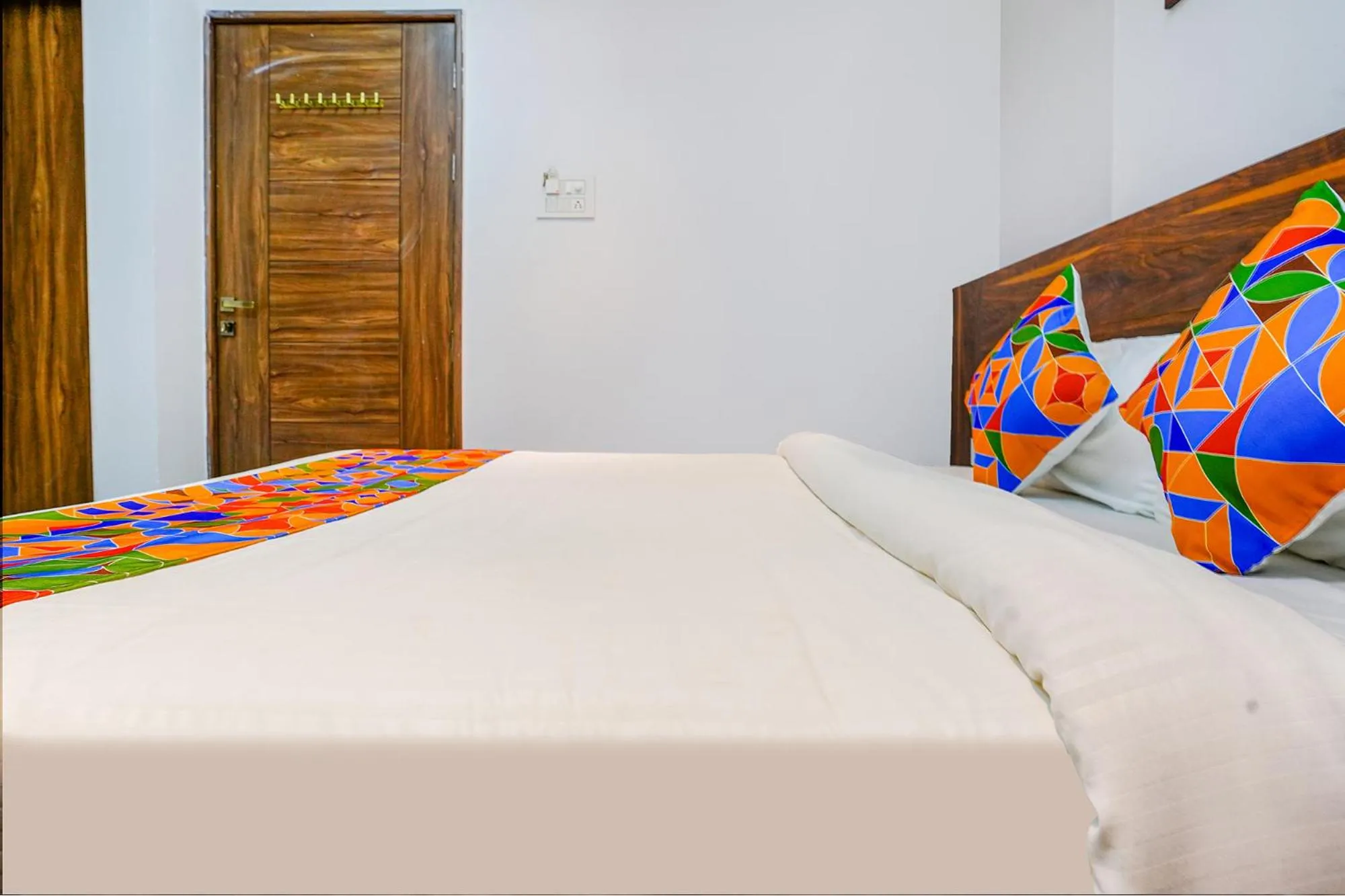 Photo of the whole room, Bed in FabHotel Crystal Inn - Nr Suvarndeep Chowk