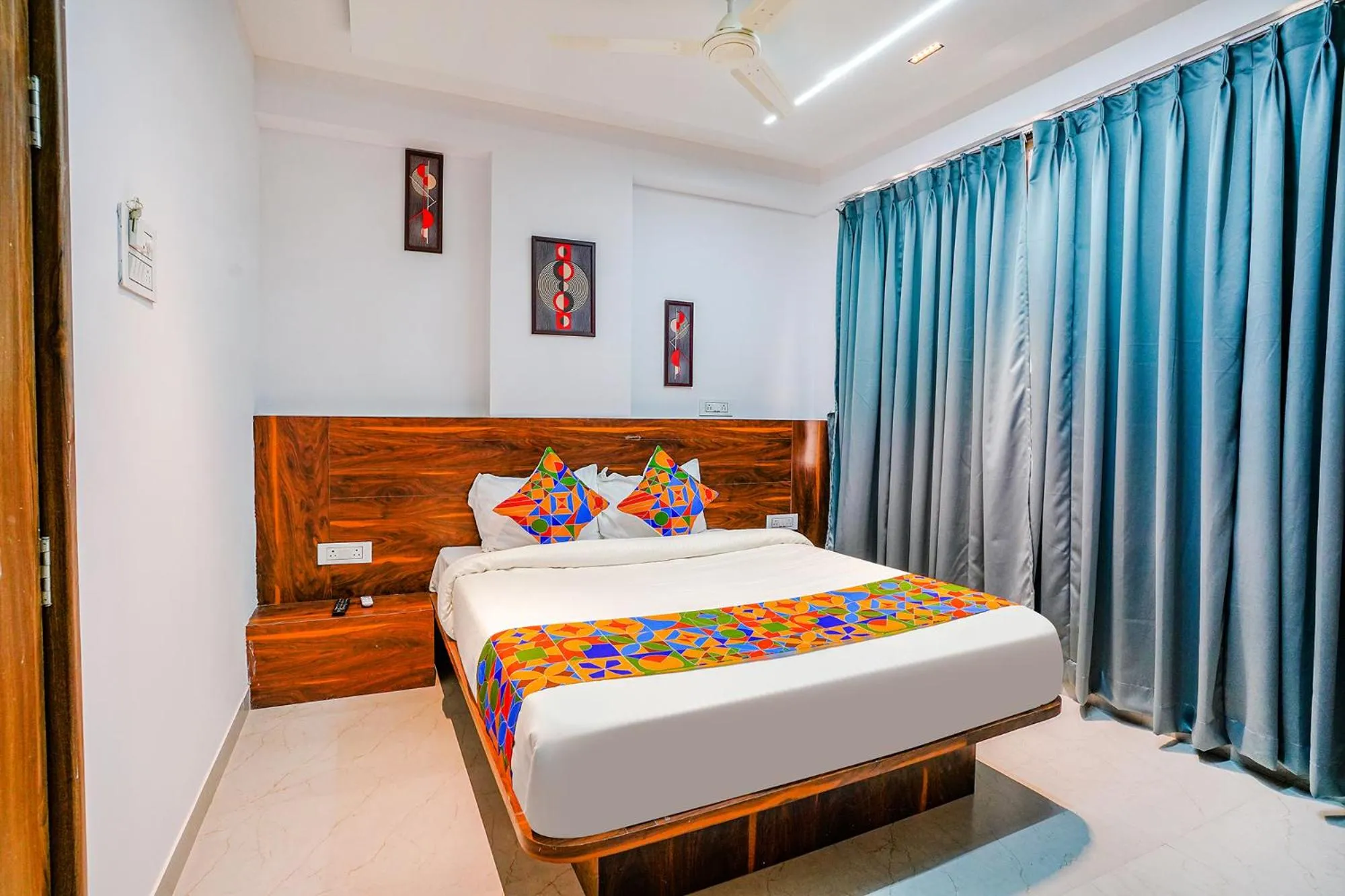 Living room, Bed in FabHotel Crystal Inn - Nr Suvarndeep Chowk