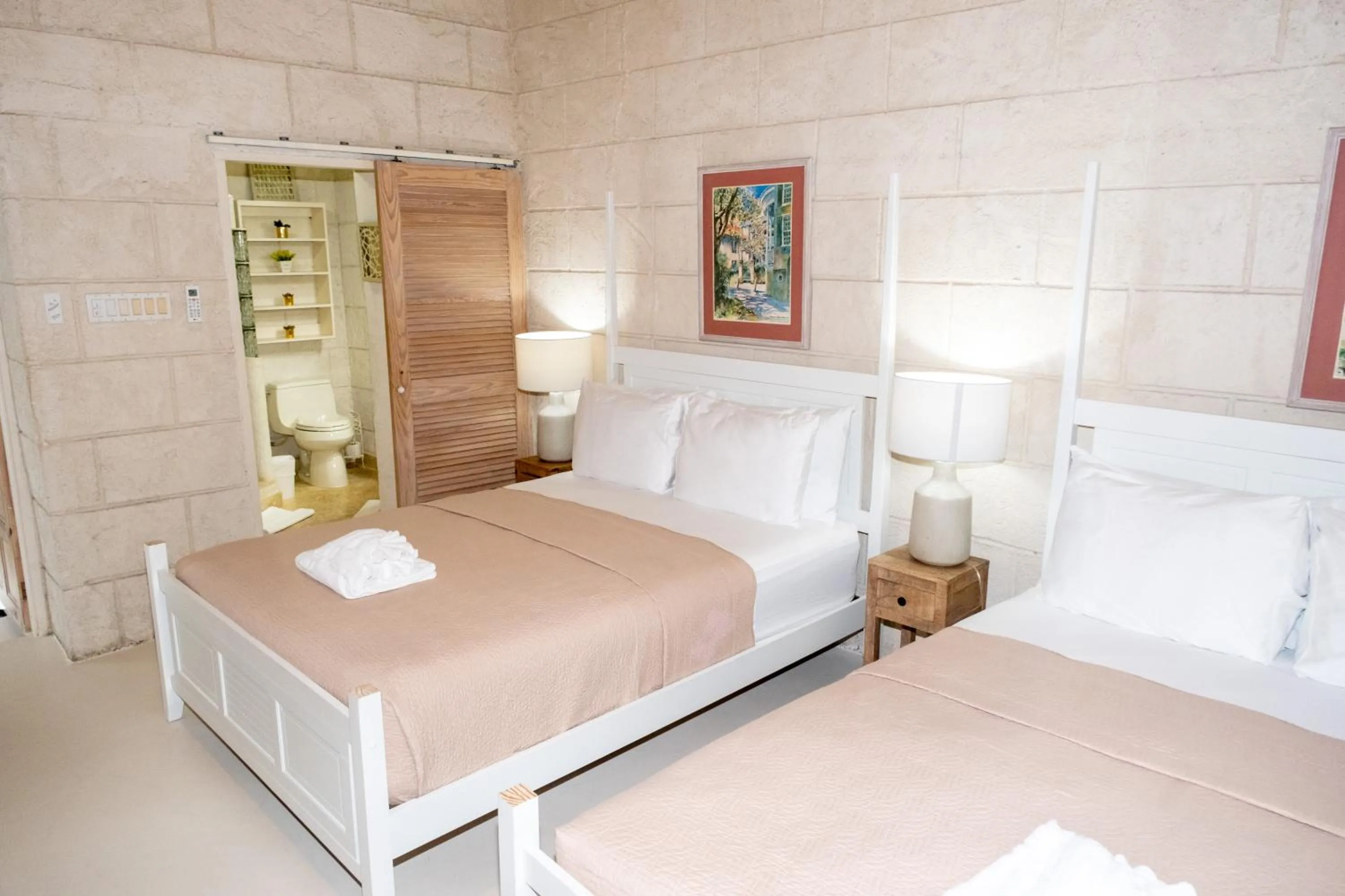 Bedroom, Bed in Sweetfield Manor