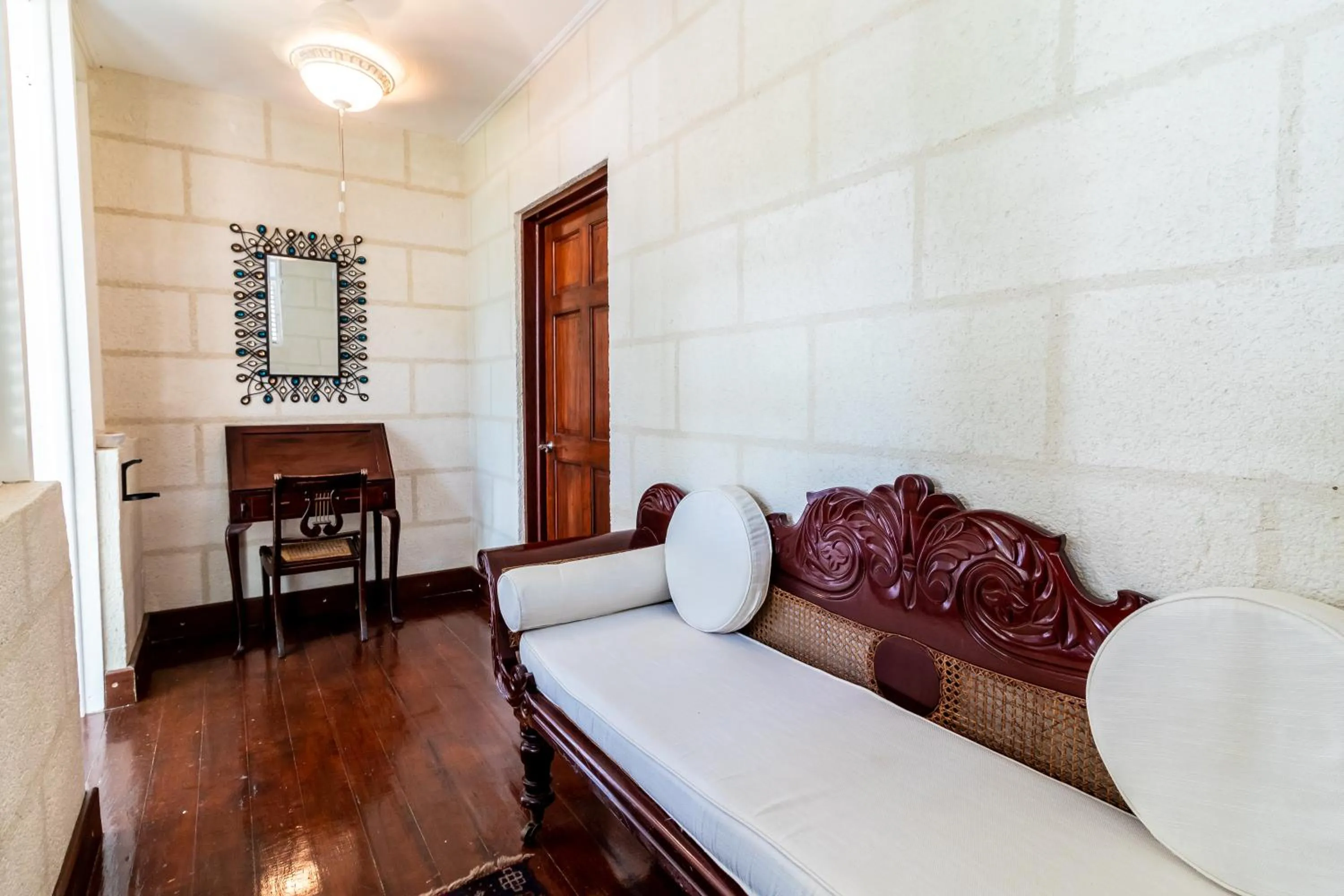 Living room in Sweetfield Manor