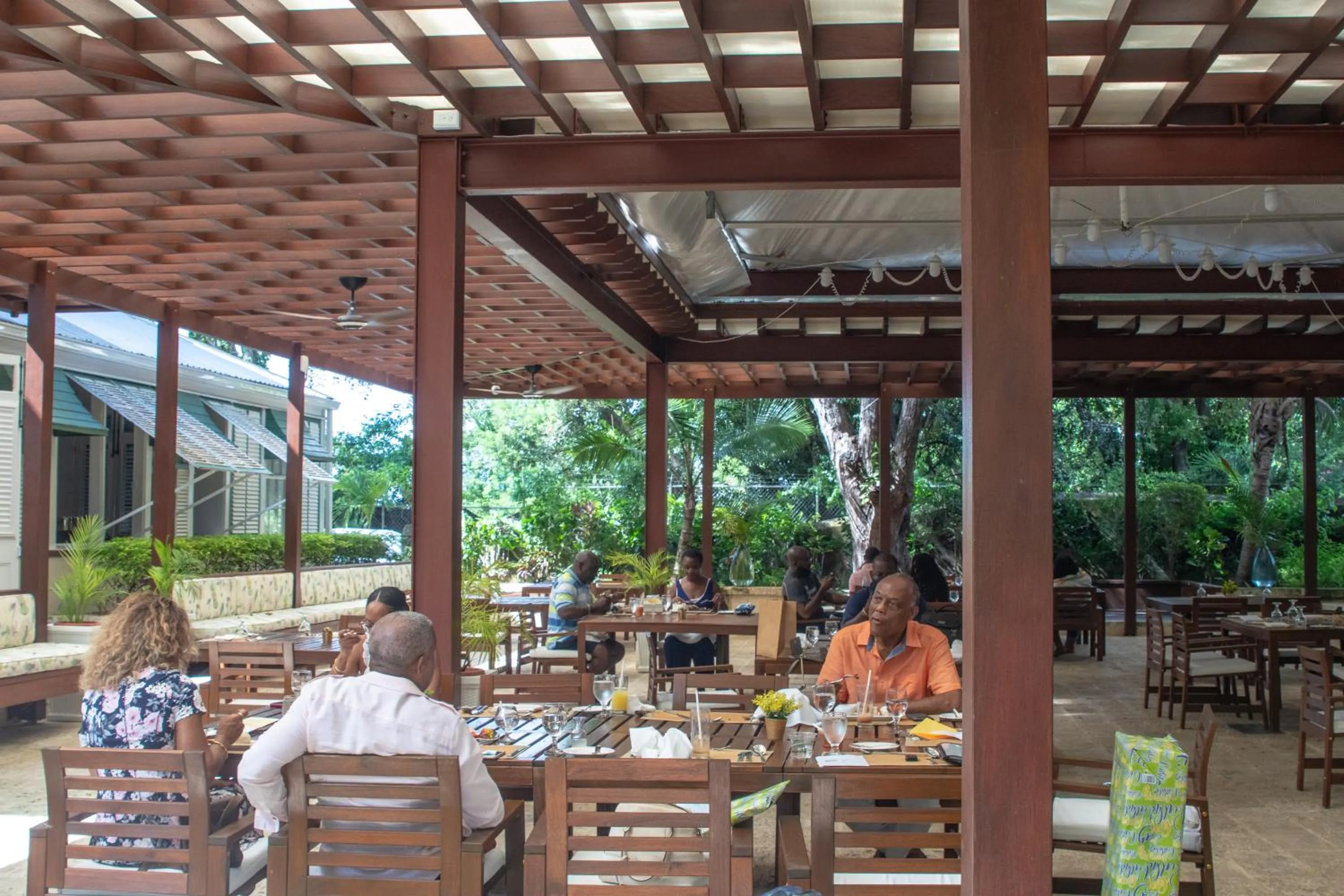 Restaurant/places to eat in Sweetfield Manor