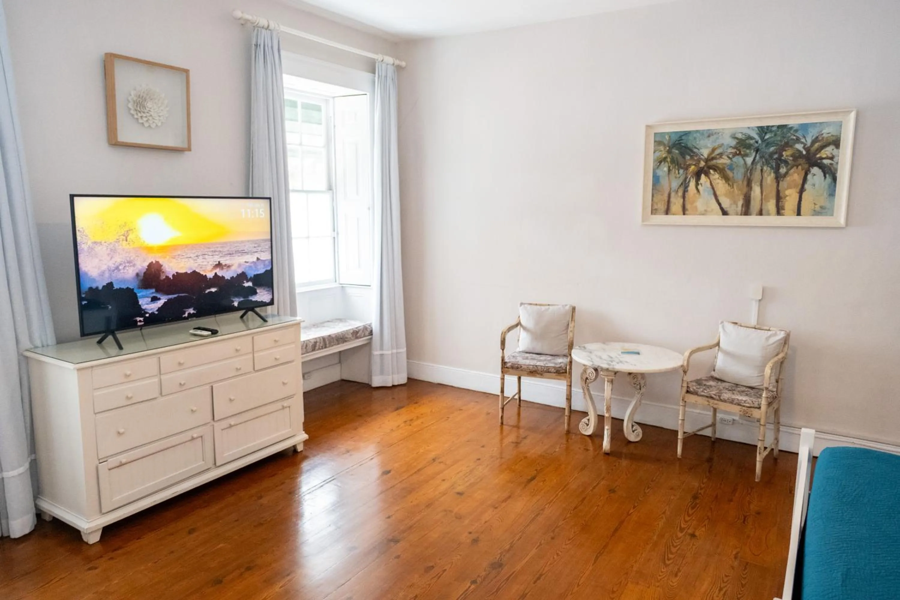 Seating area in Sweetfield Manor