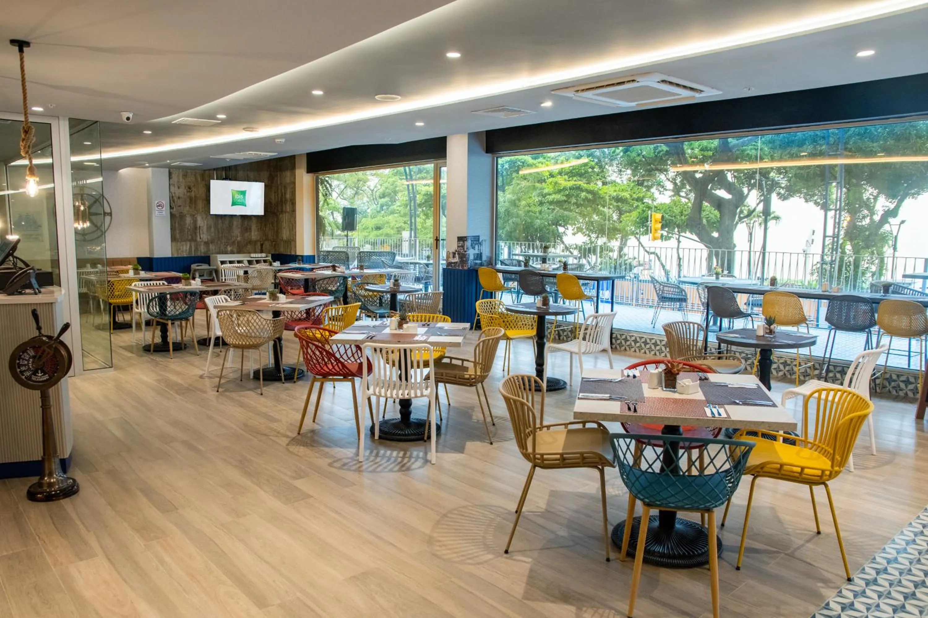 Restaurant/places to eat in Ibis Styles El Malecon Guayaquil