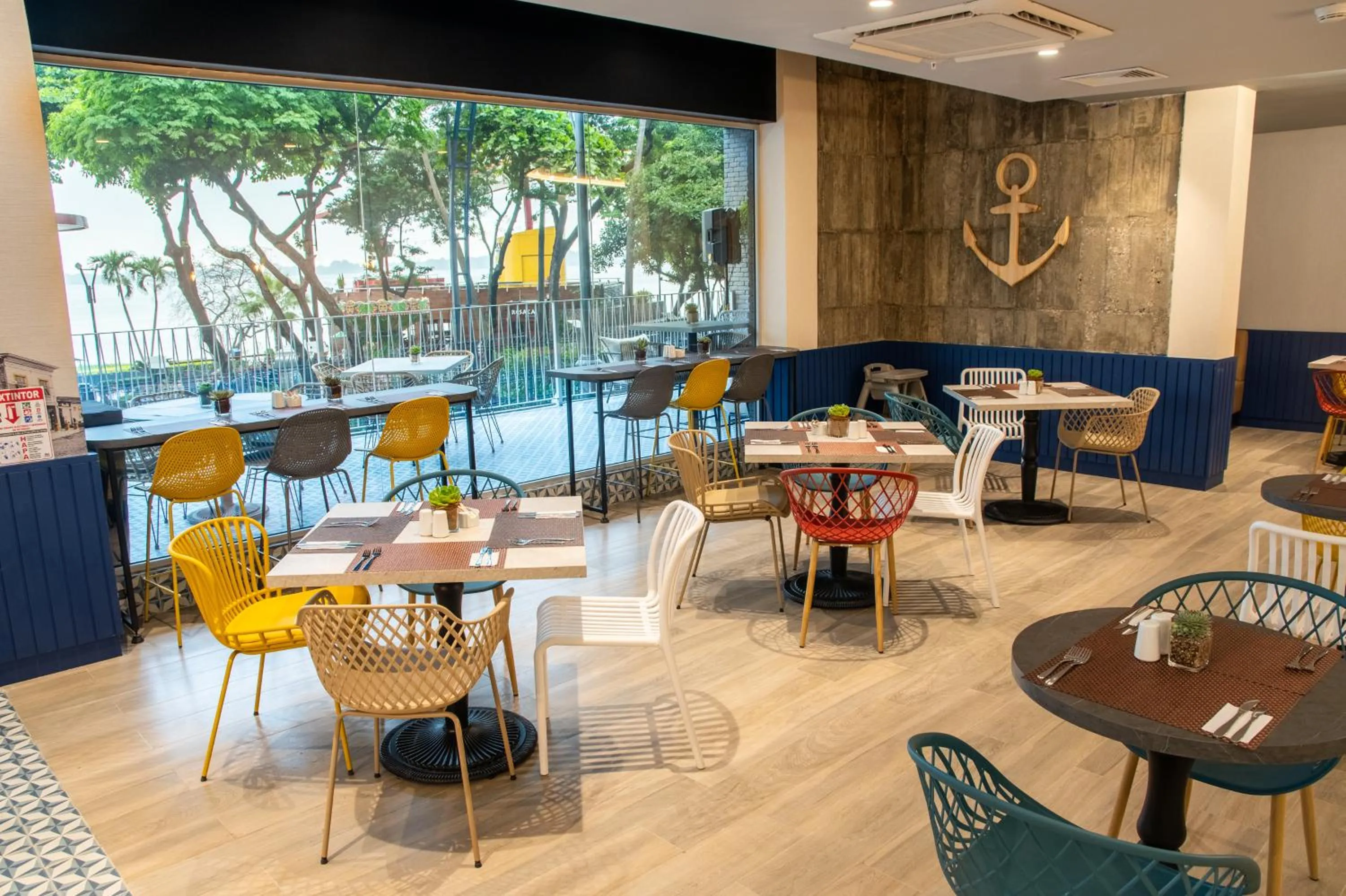 Restaurant/places to eat in Ibis Styles El Malecon Guayaquil