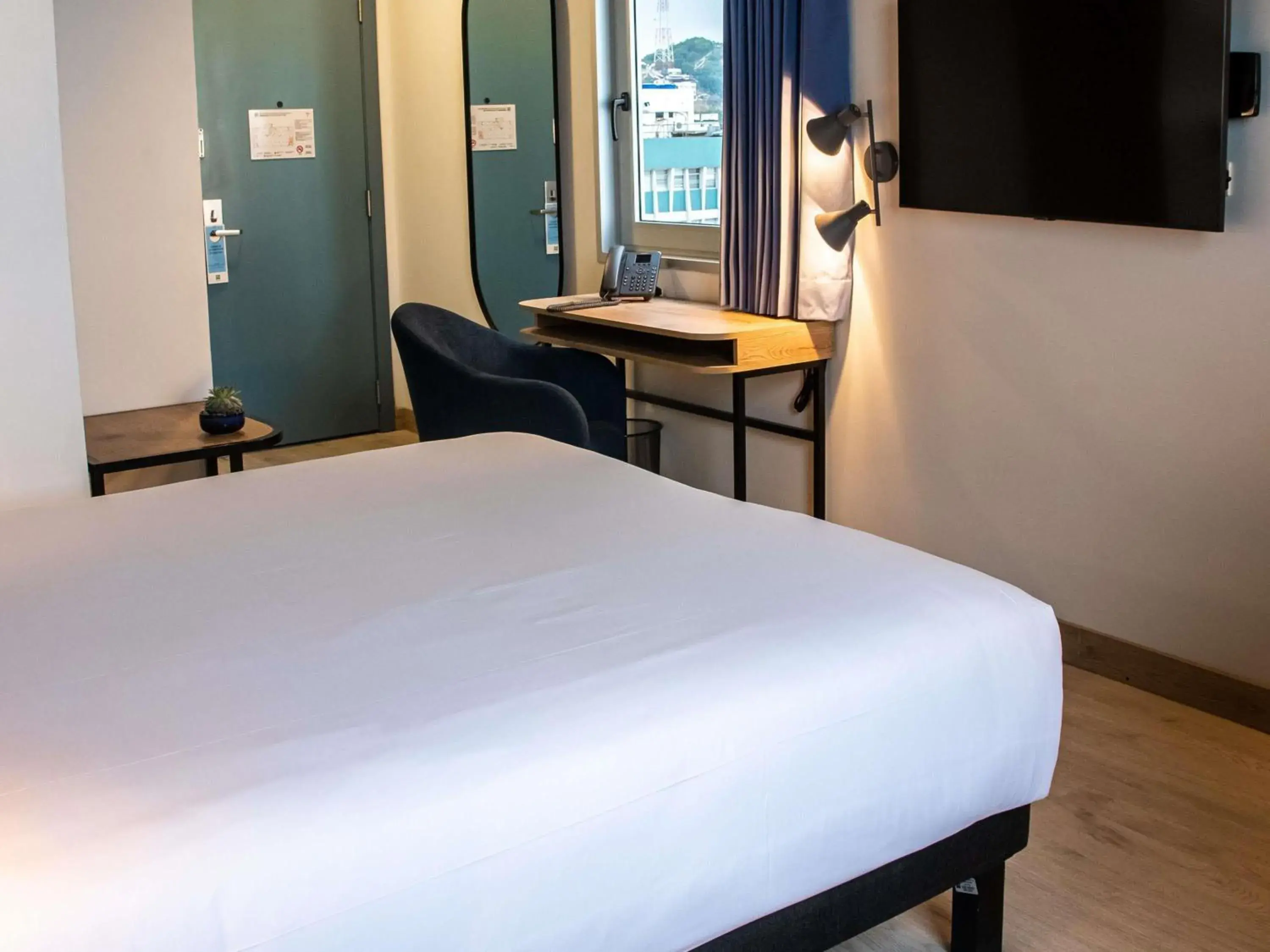 Bedroom, Bed in Ibis Styles El Malecon Guayaquil Bedroom, Bed in Ibis Styles El Malecon Guayaquil