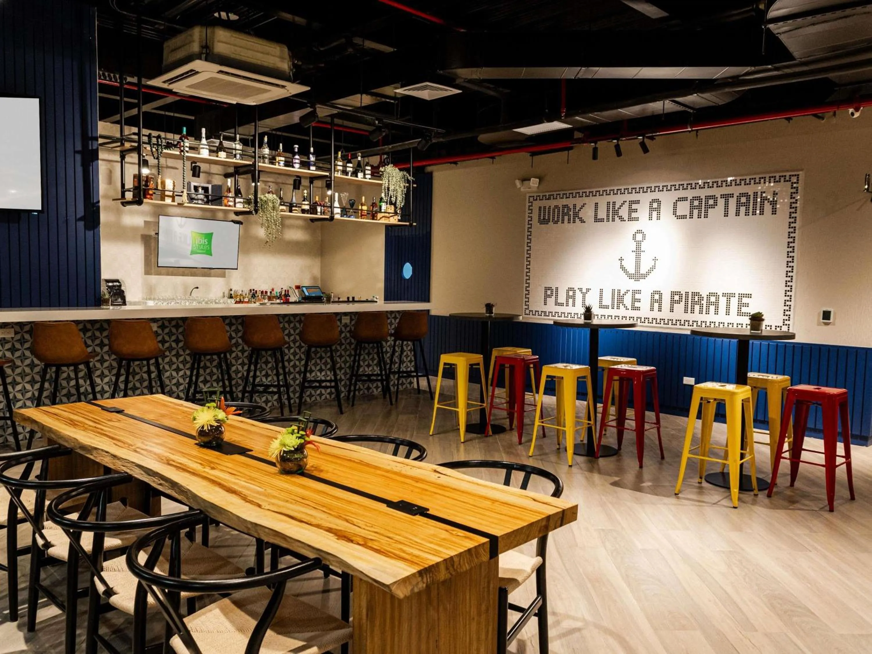 Lounge or bar in Ibis Styles El Malecon Guayaquil