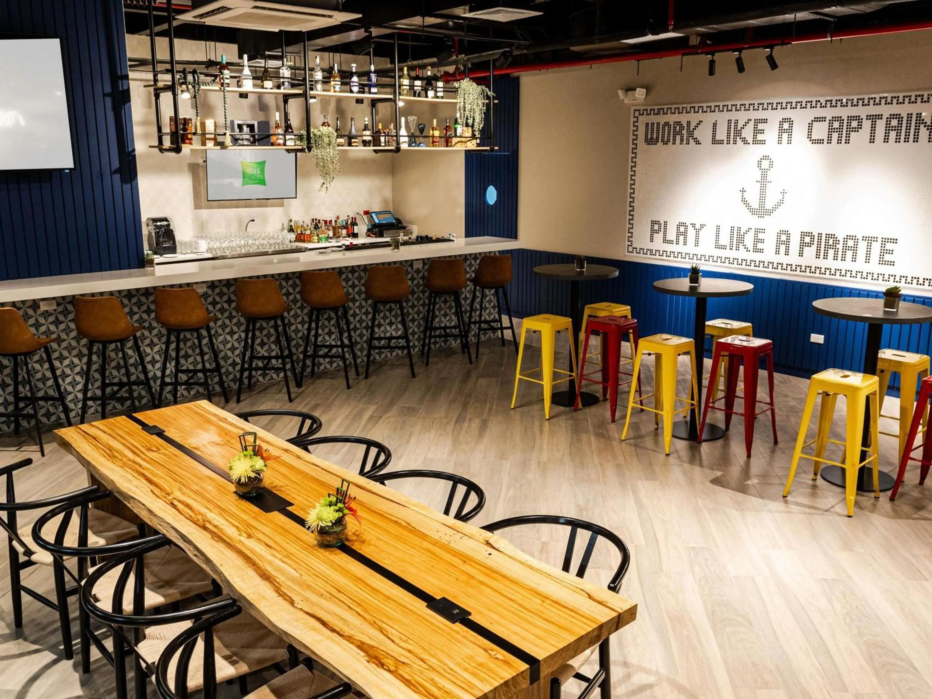 Lounge or bar in Ibis Styles El Malecon Guayaquil