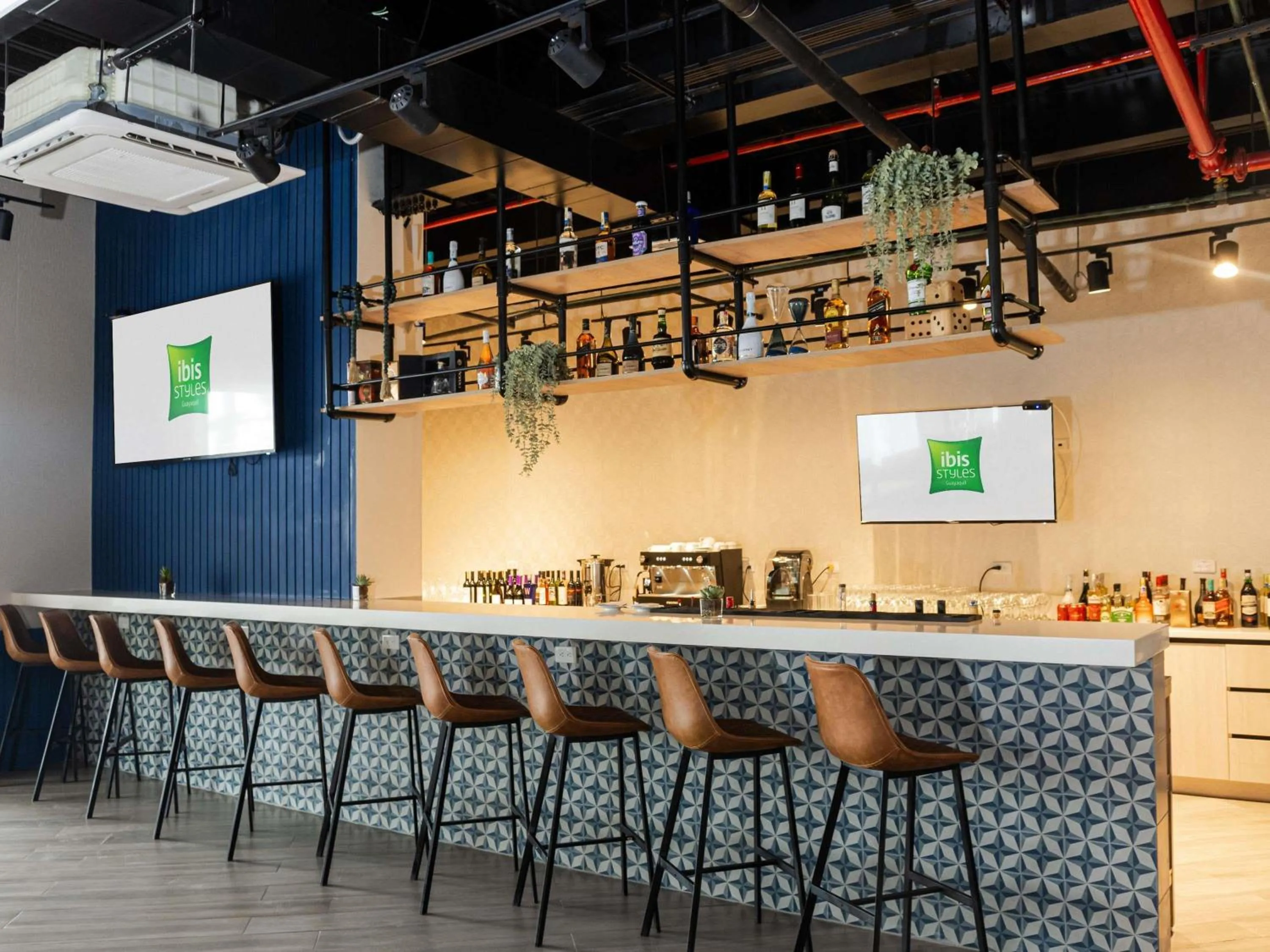 Lounge or bar in Ibis Styles El Malecon Guayaquil