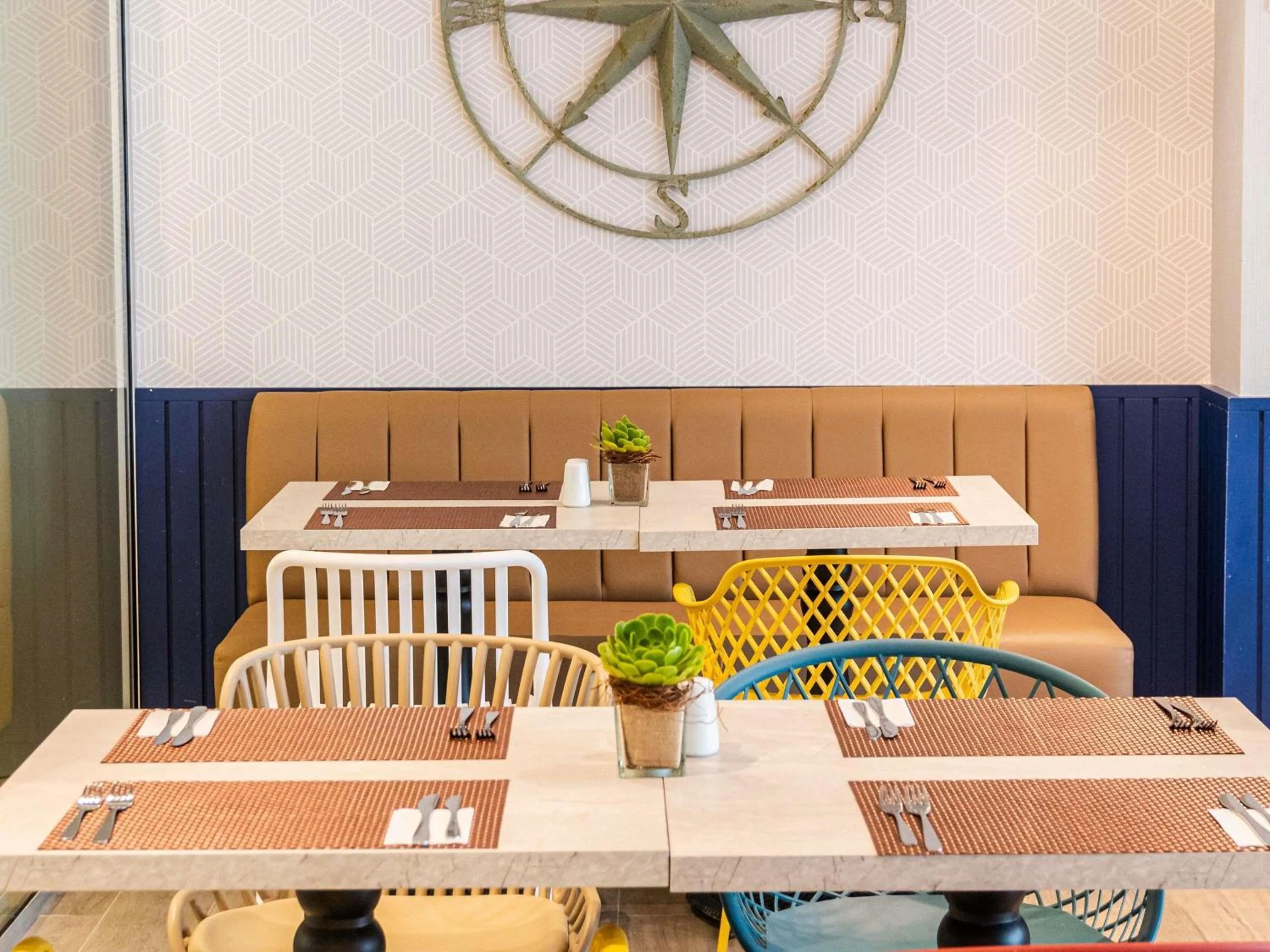 Restaurant/places to eat in Ibis Styles El Malecon Guayaquil