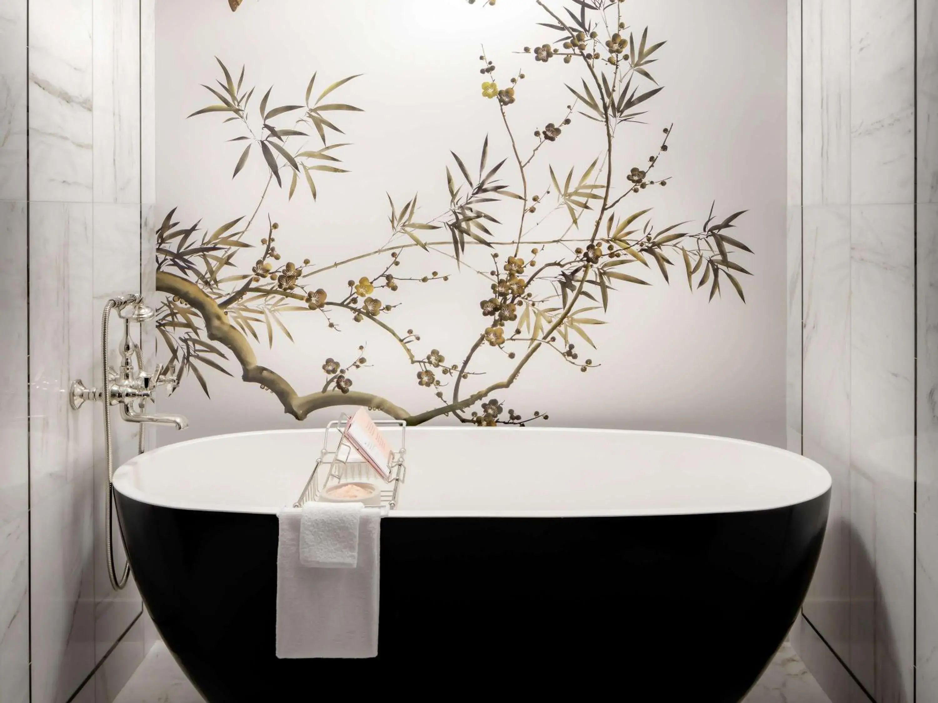 Premier King Room with Rain Shower and Soaking Tub in Raffles Boston Premier King Room with Rain Shower and Soaking Tub in Raffles Boston