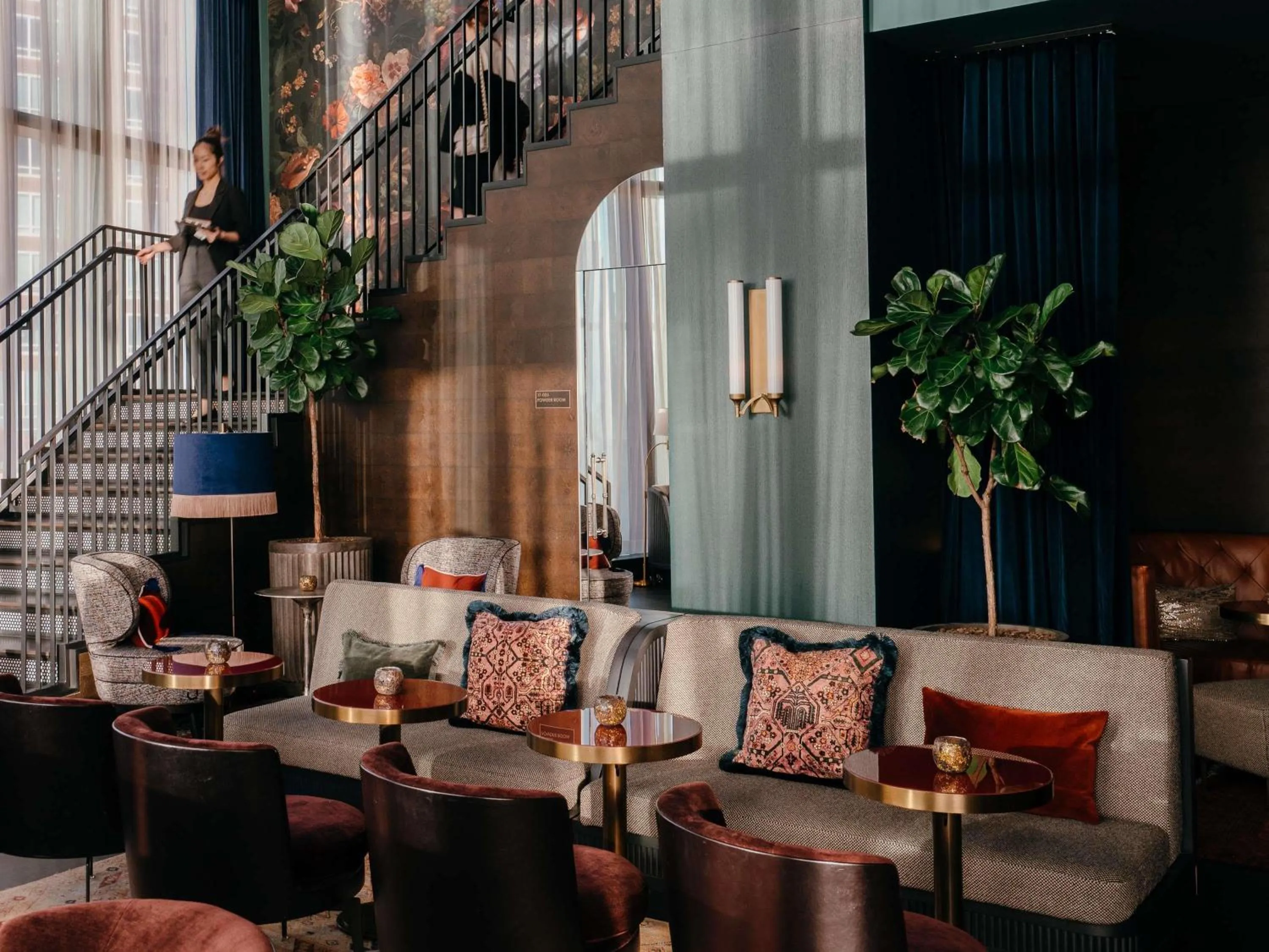 Lounge or bar in Raffles Boston