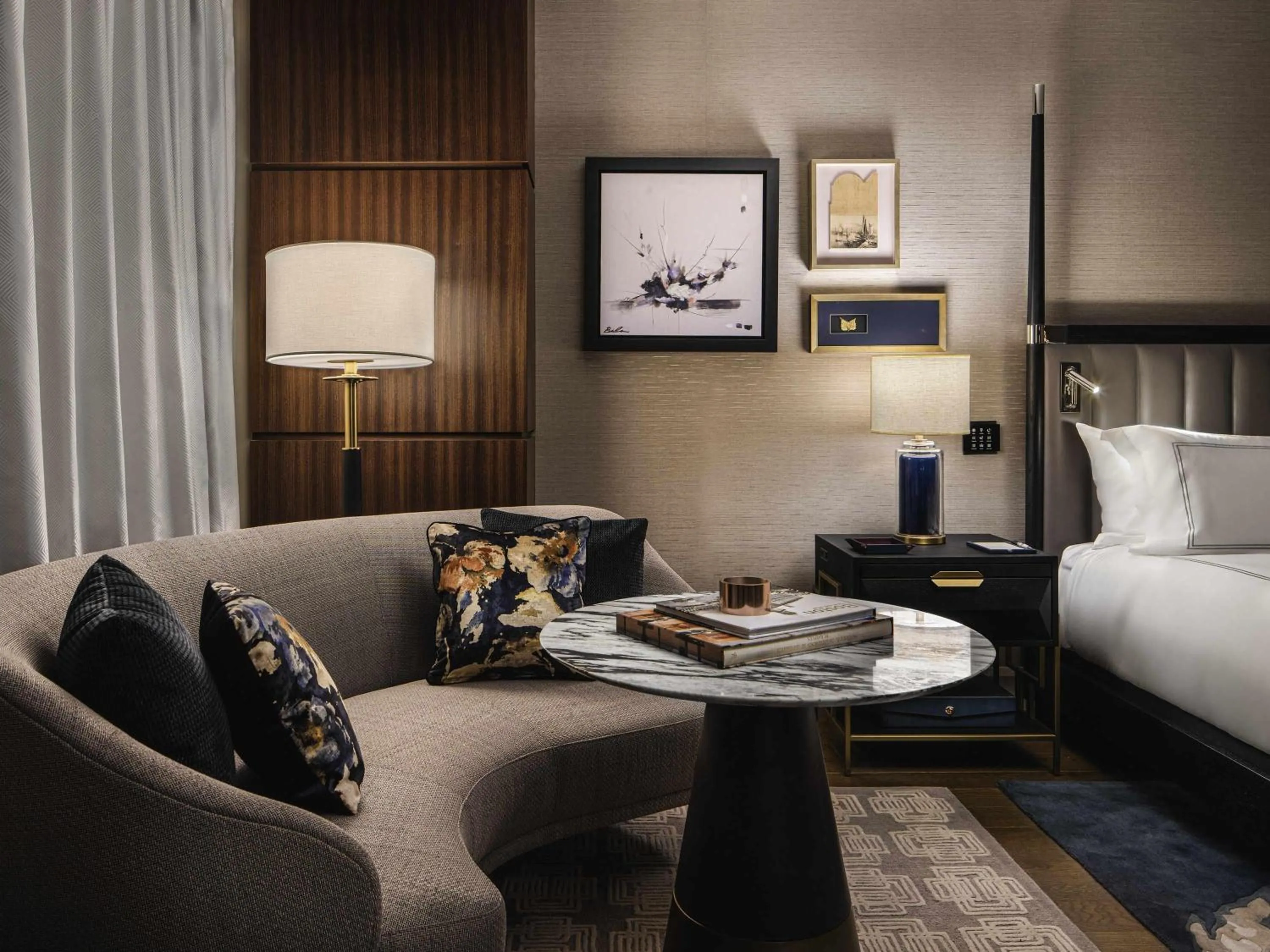 Photo of the whole room, Bed in Raffles Boston