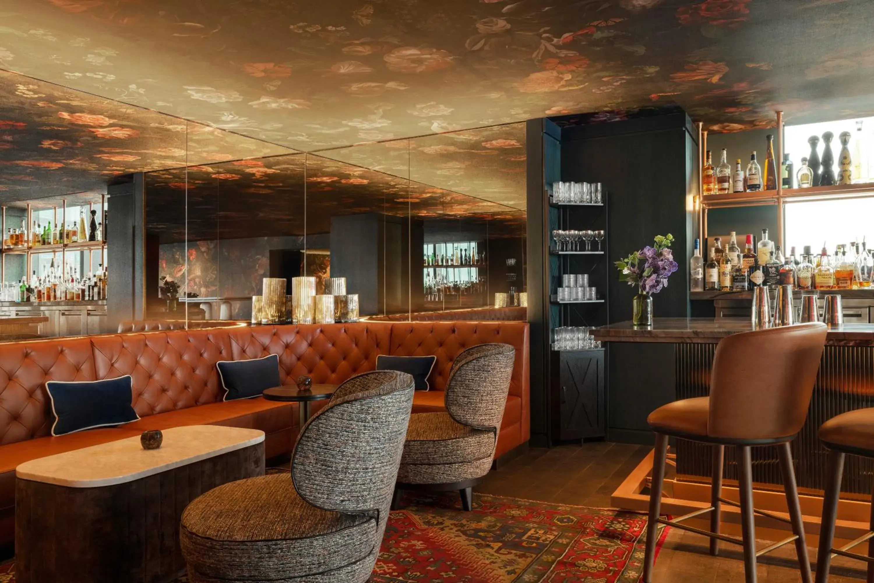 Lounge or bar in Raffles Boston Lounge or bar in Raffles Boston