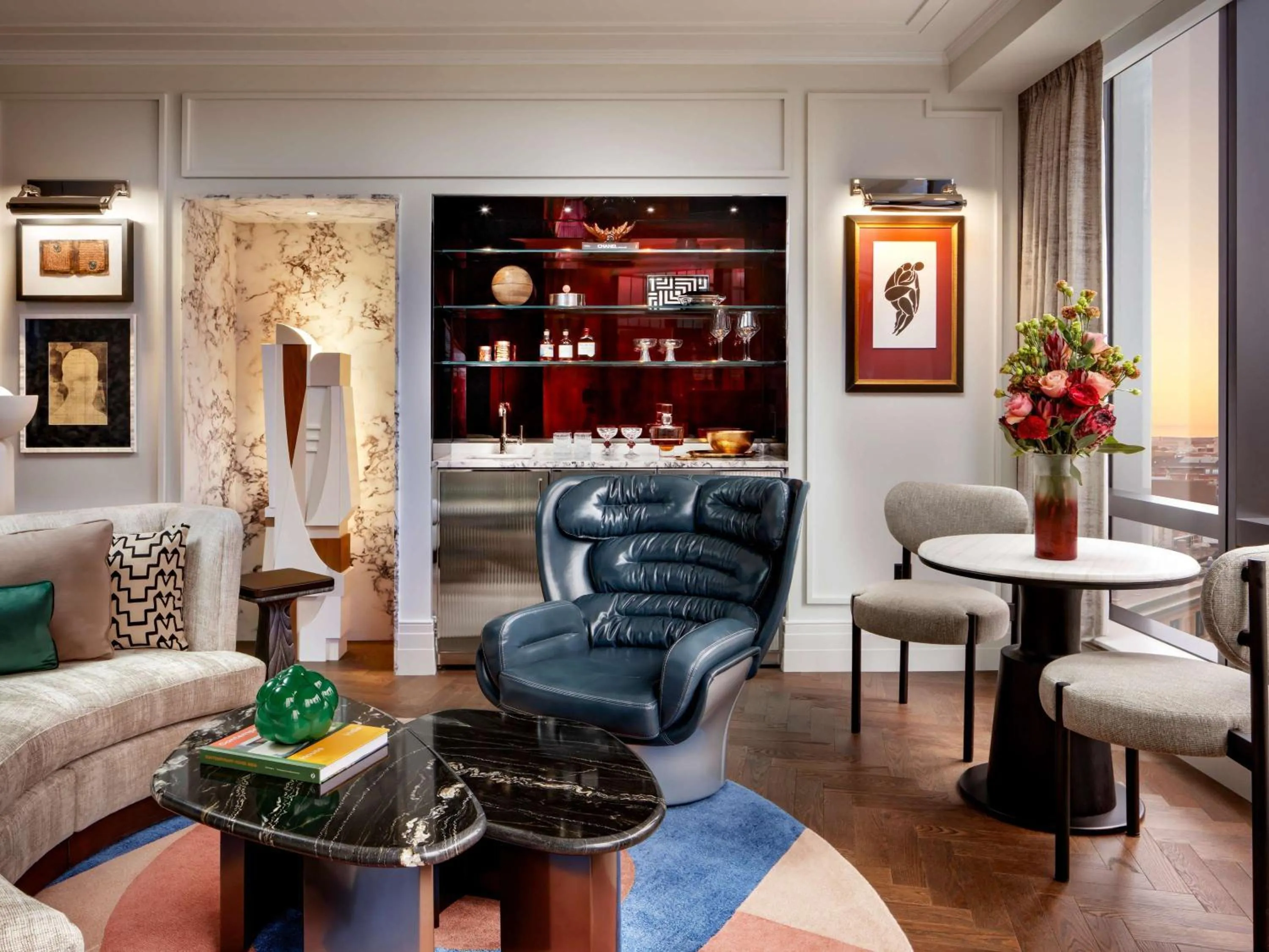 Signature One Bedroom King Suite in Raffles Boston