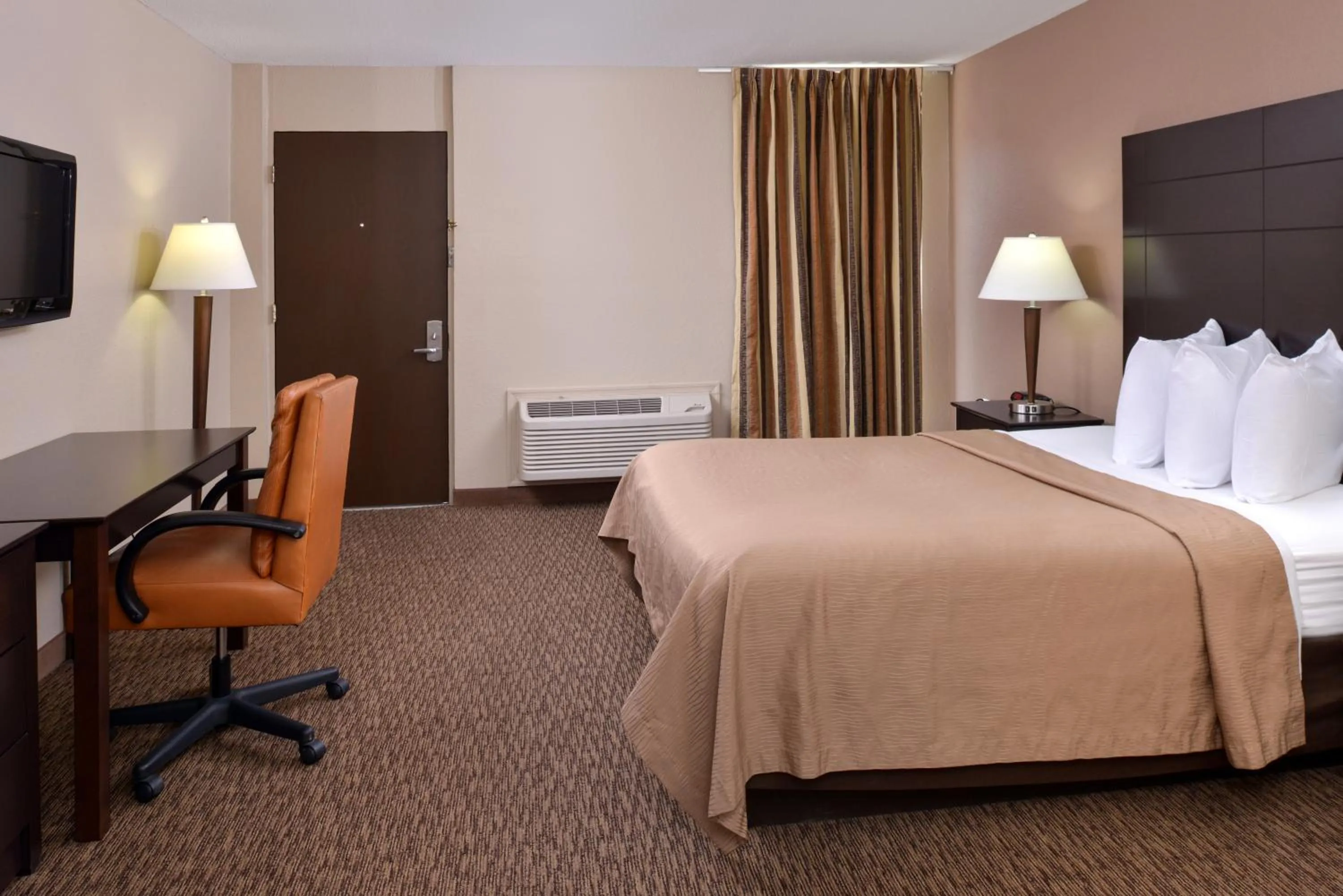 TV and multimedia, Bed in Airport Inn