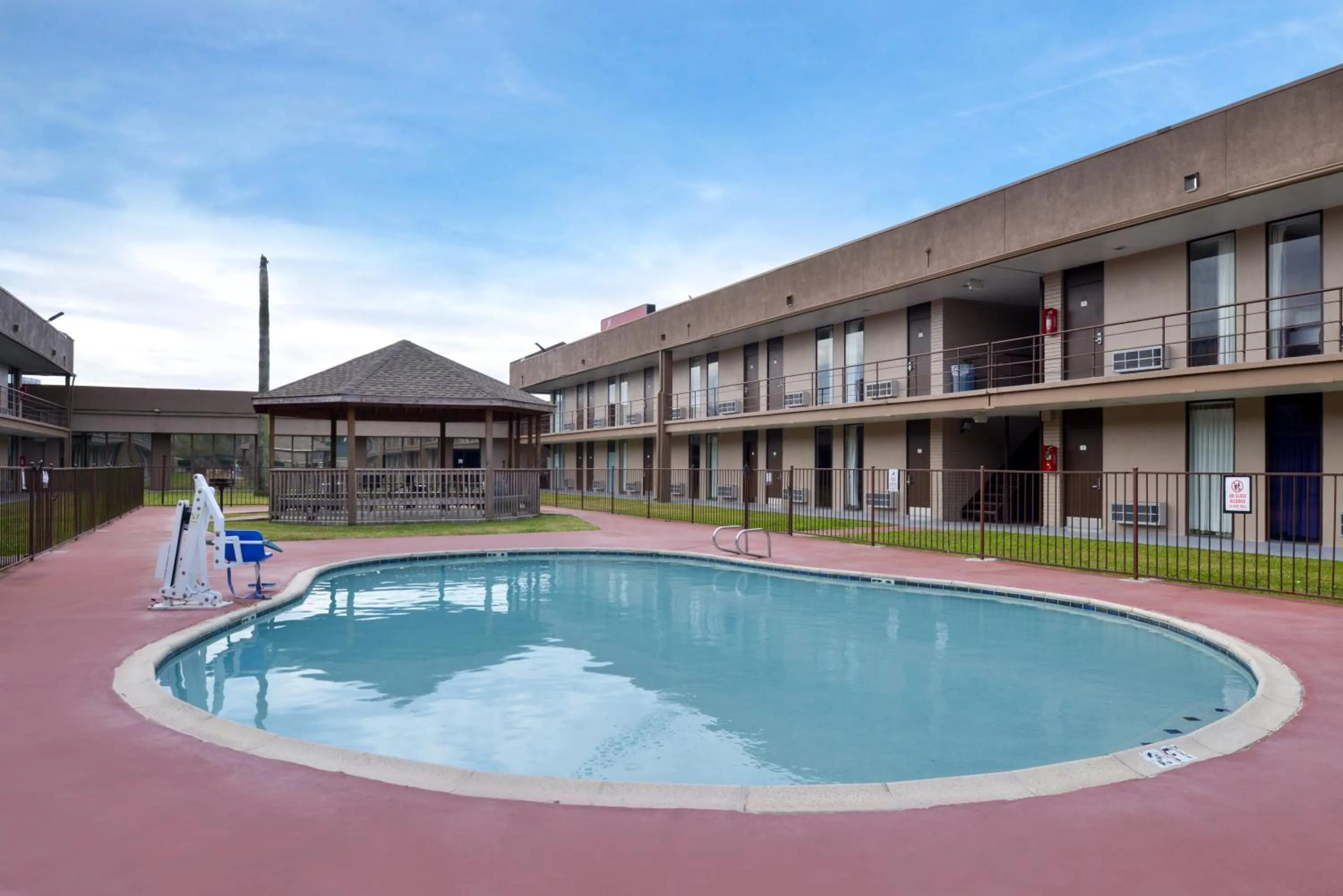 Patio in Airport Inn