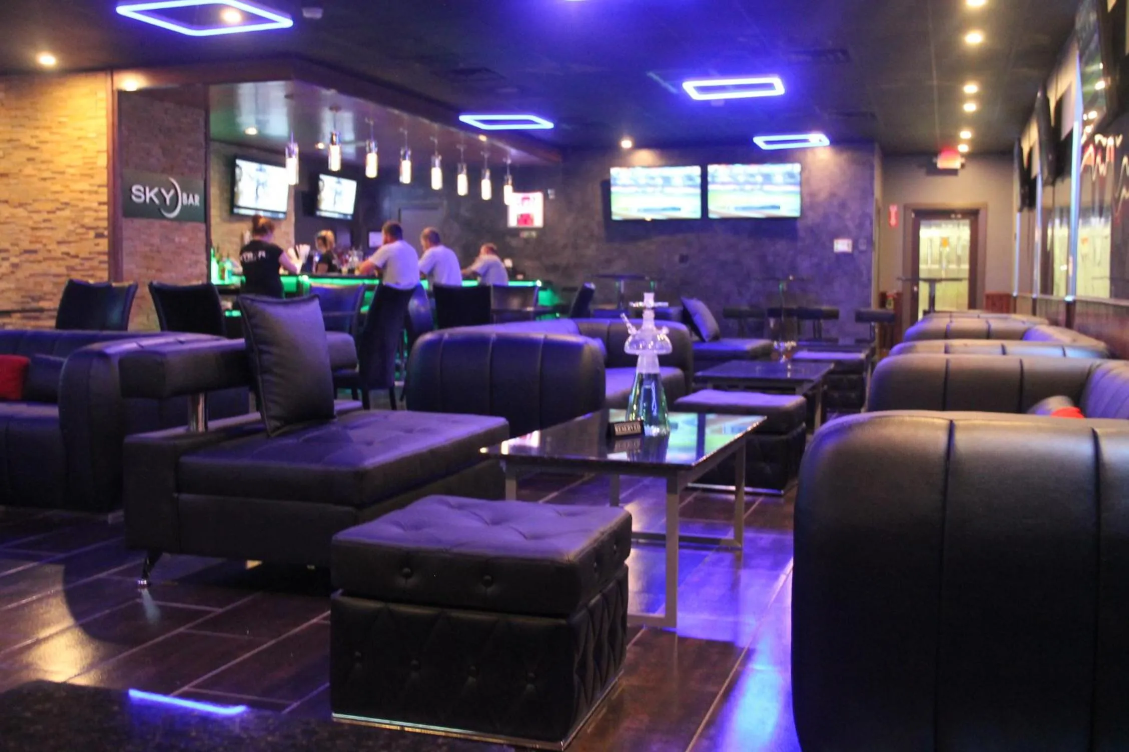 Restaurant/places to eat in Airport Inn