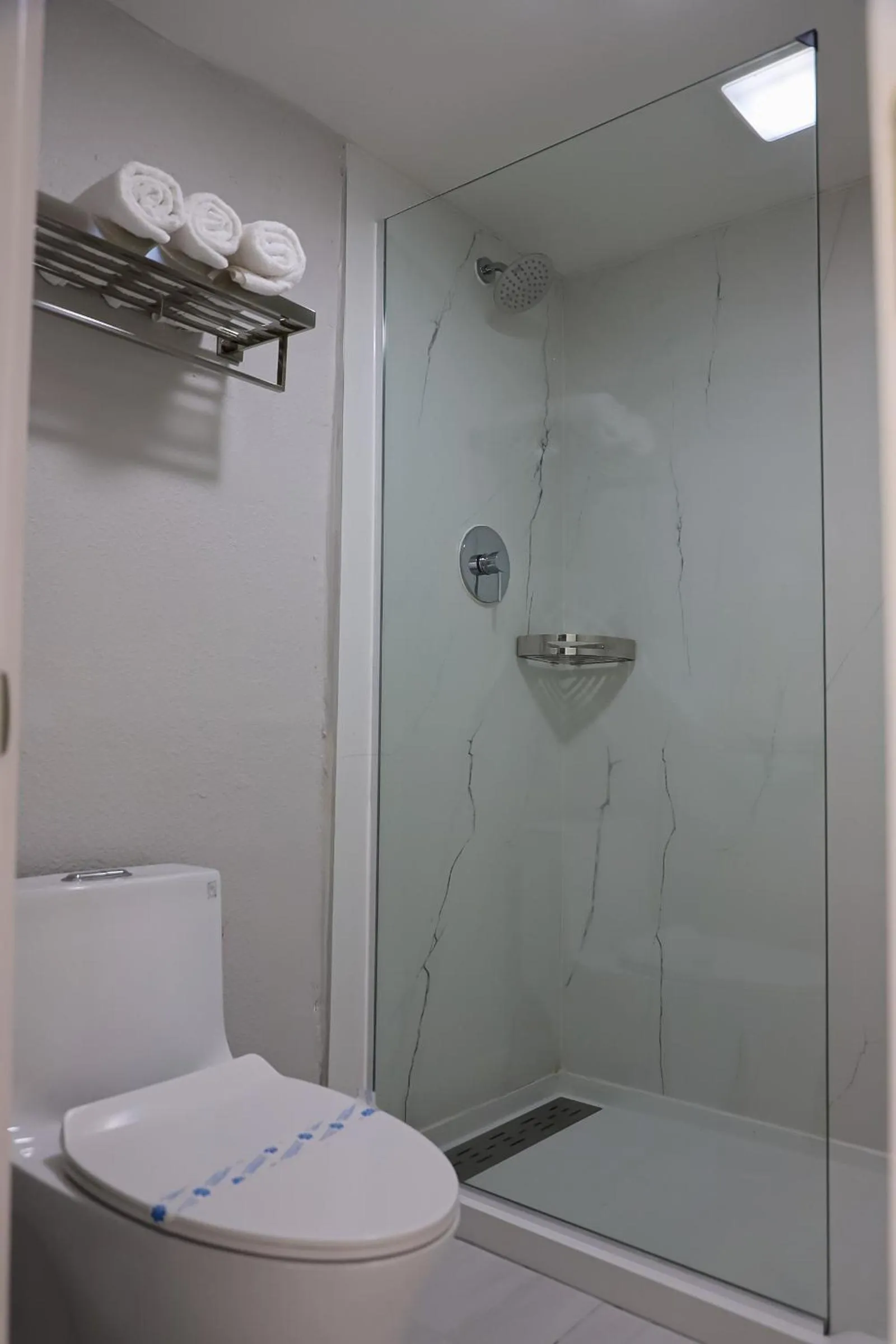 Shower in Airport Inn