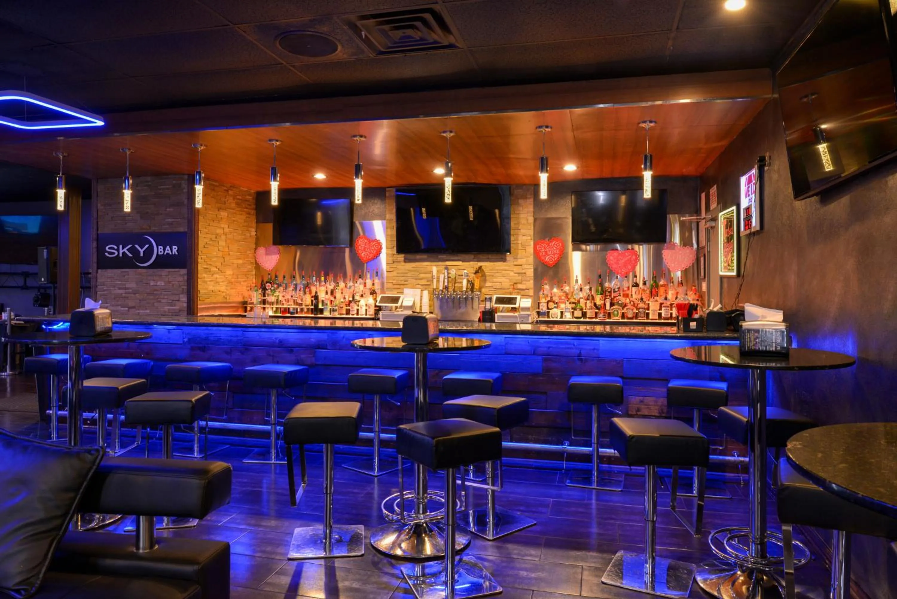 Restaurant/places to eat in Airport Inn